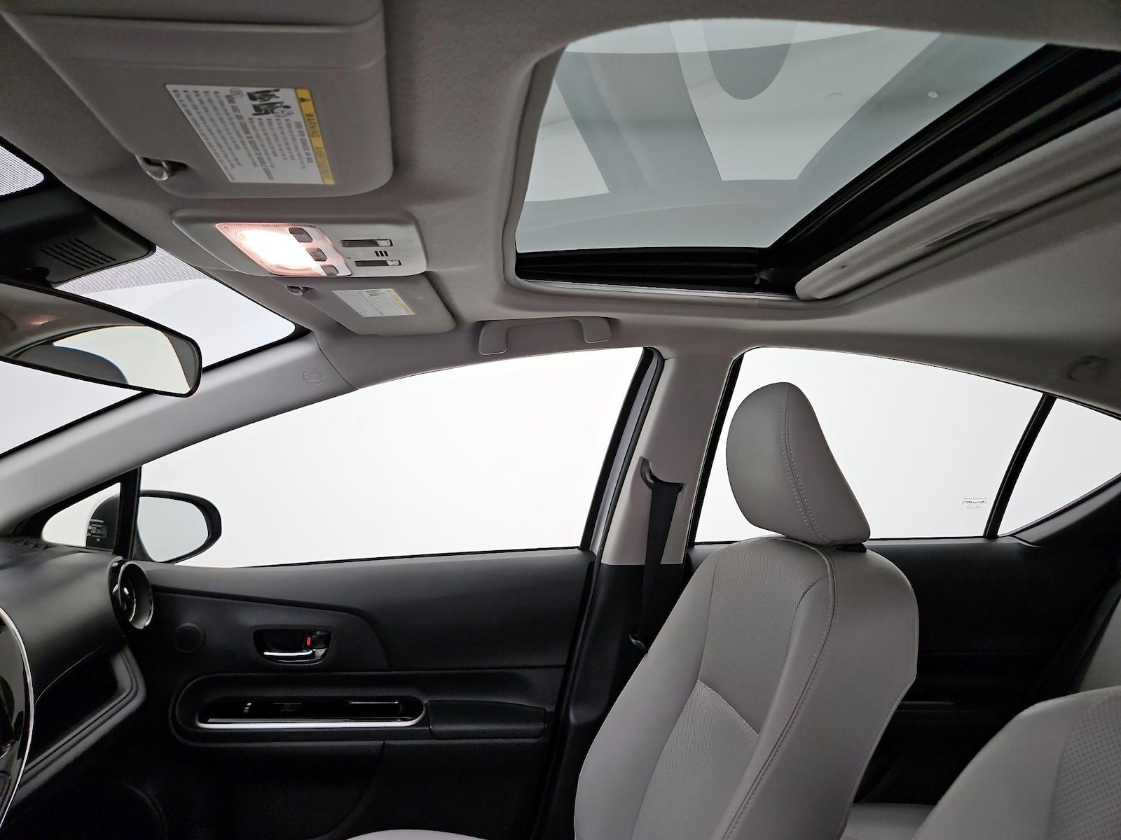 Sunroof(s) & Overhead Airbags