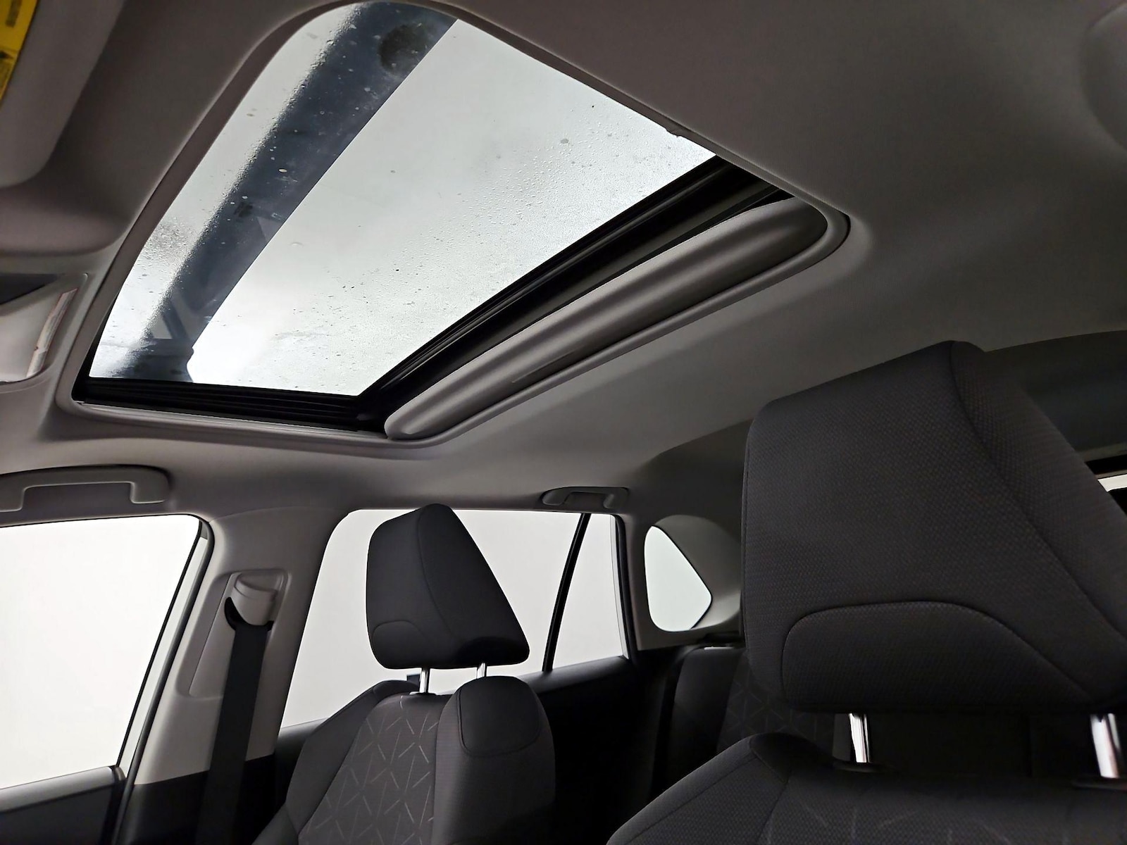 Sunroof(s) & Overhead Airbags