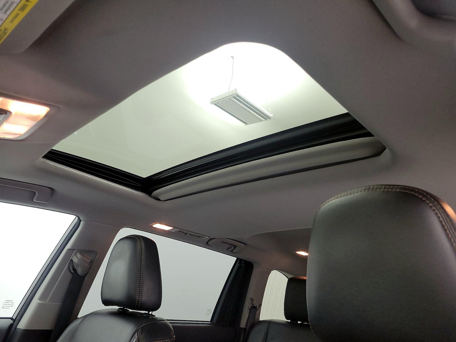 Sunroof(s) & Overhead Airbags