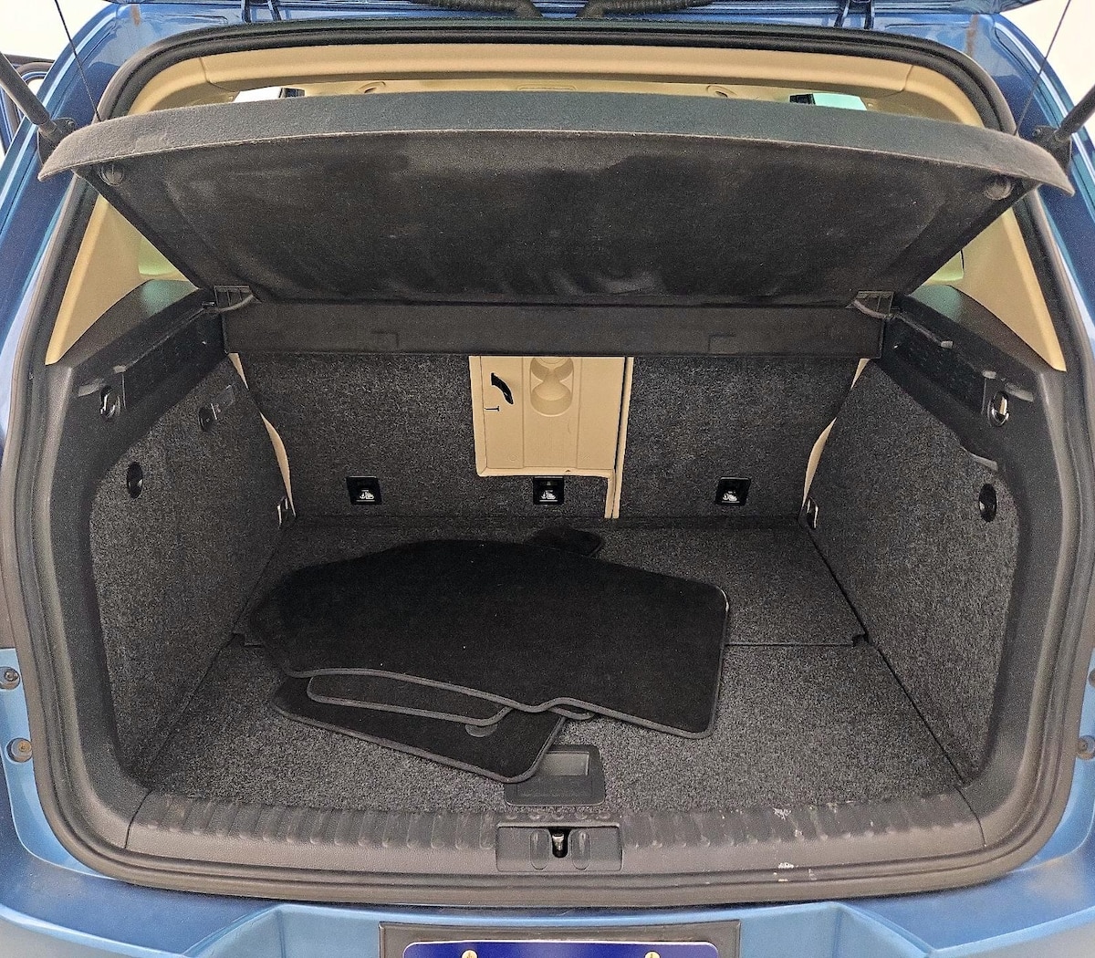 Trunk/Cargo (Seats Up)