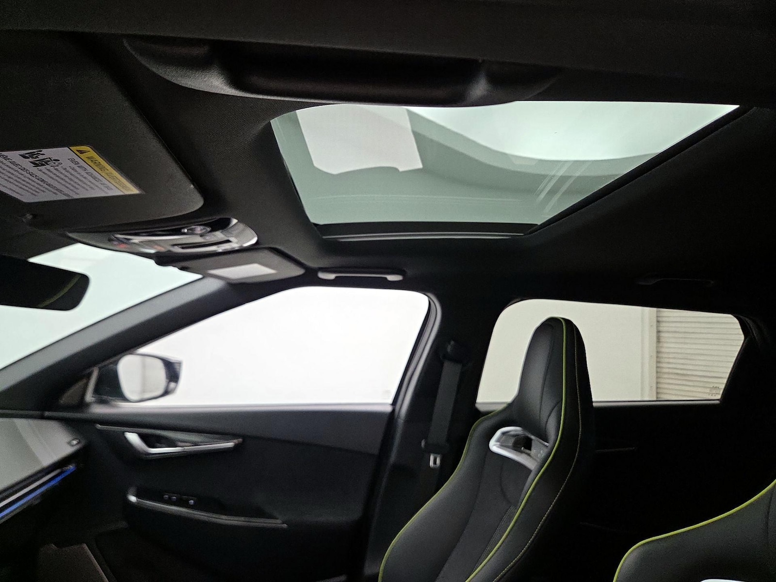 Sunroof(s) & Overhead Airbags