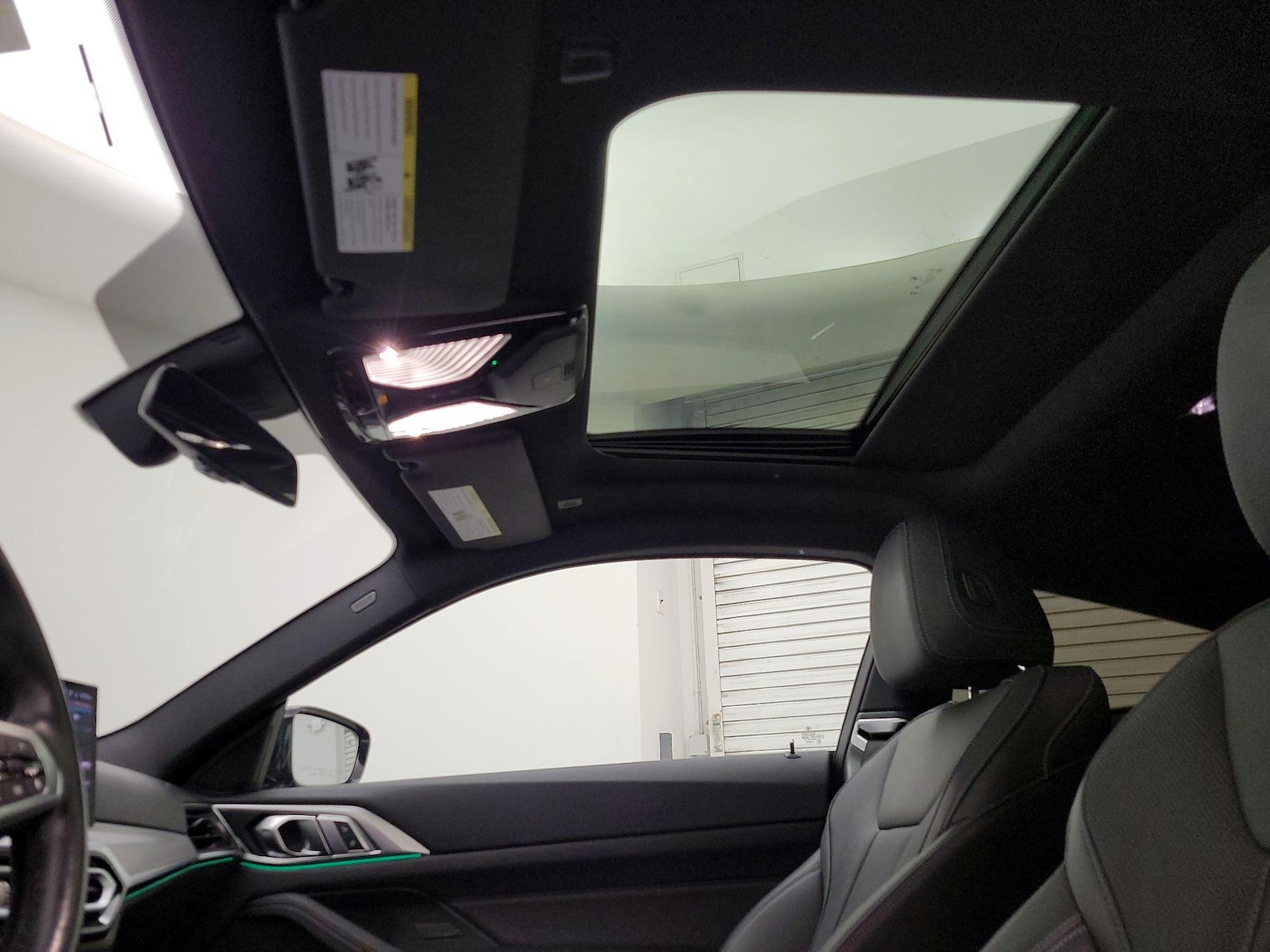 Sunroof(s) & Overhead Airbags