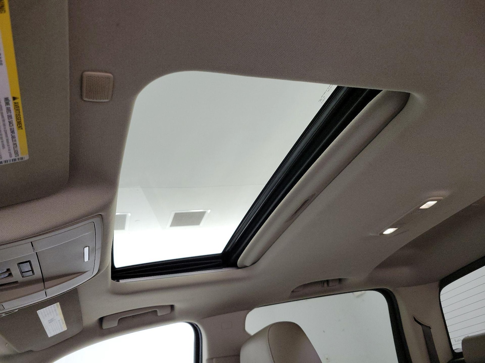 Sunroof(s) & Overhead Airbags
