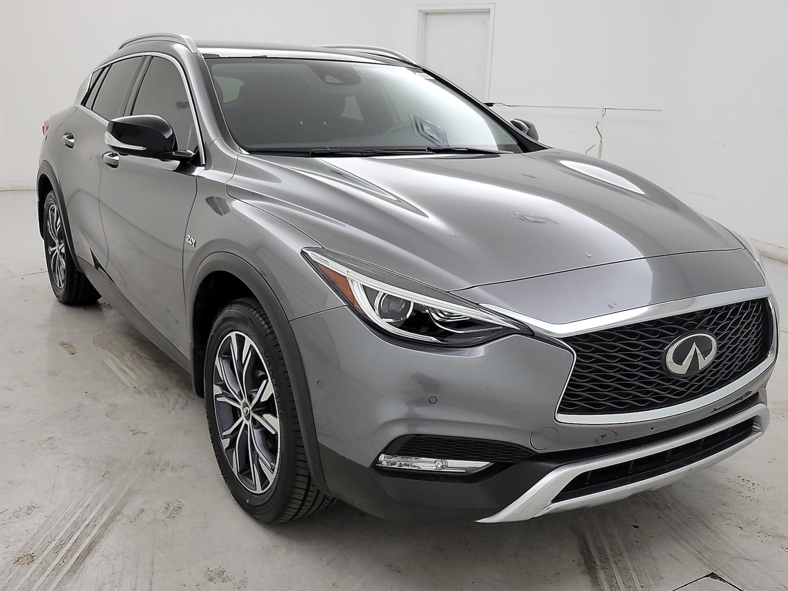 2017 INFINITI QX30 Premium