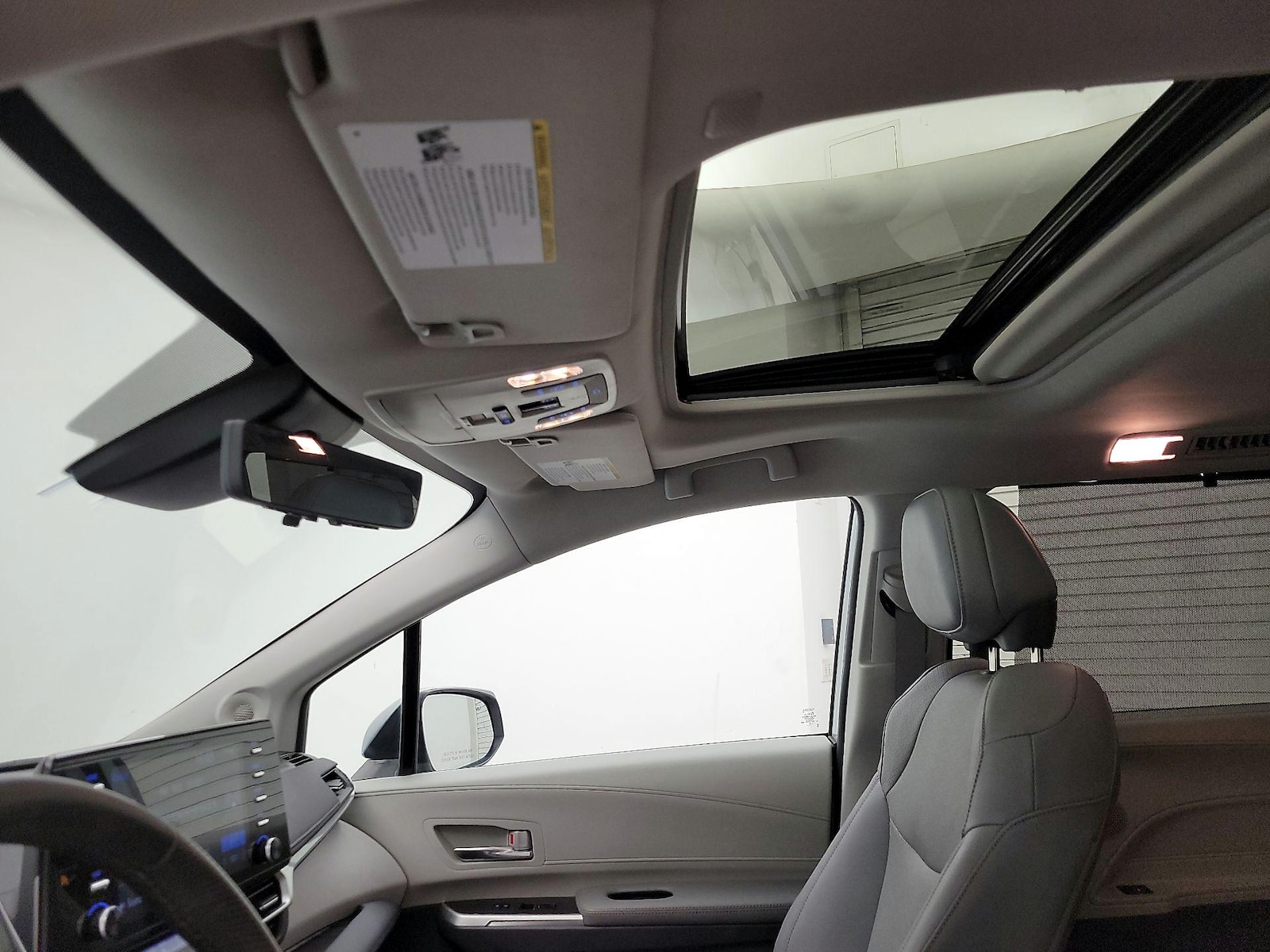 Sunroof(s) & Overhead Airbags