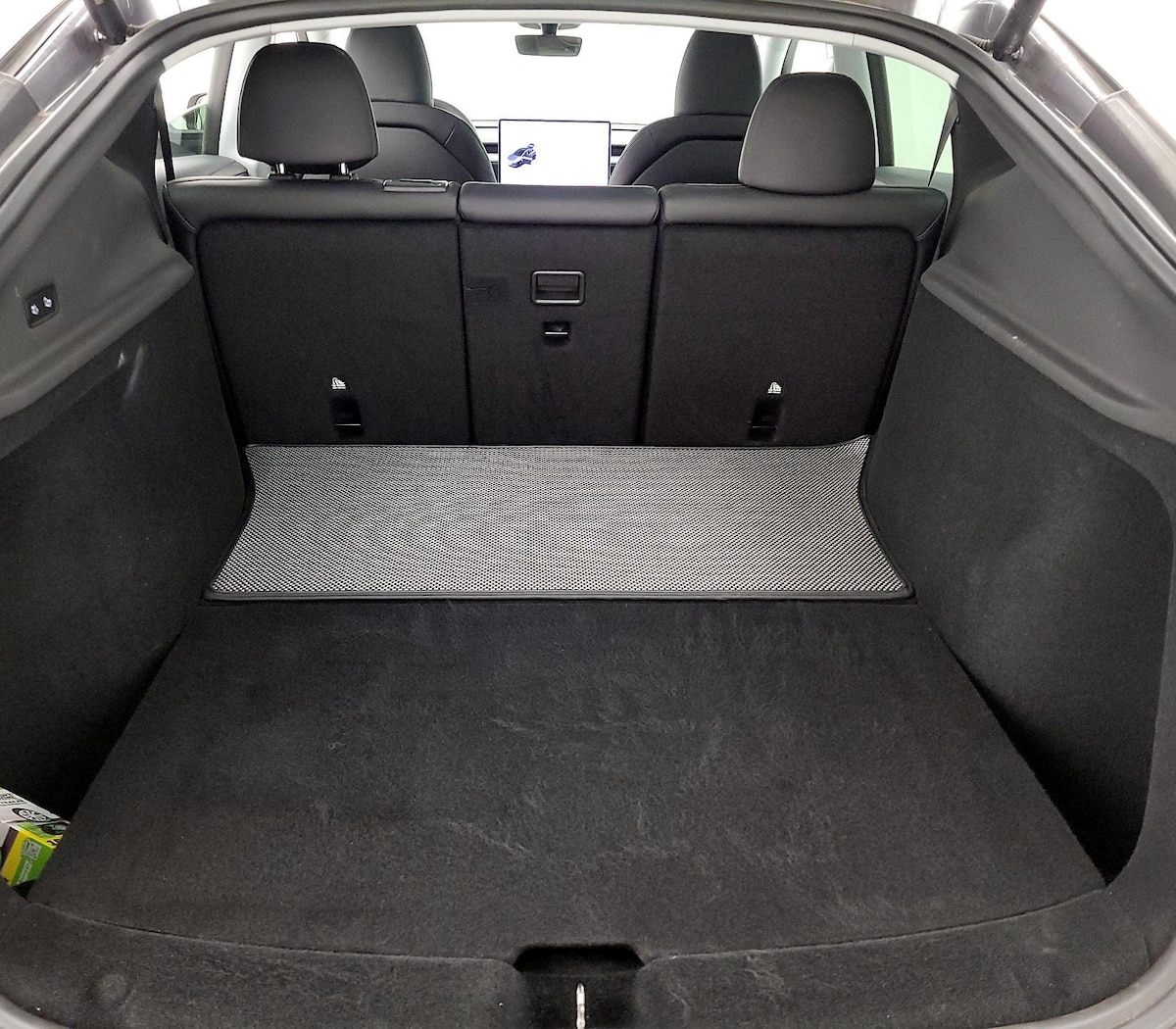 Trunk/Cargo (Seats Up)