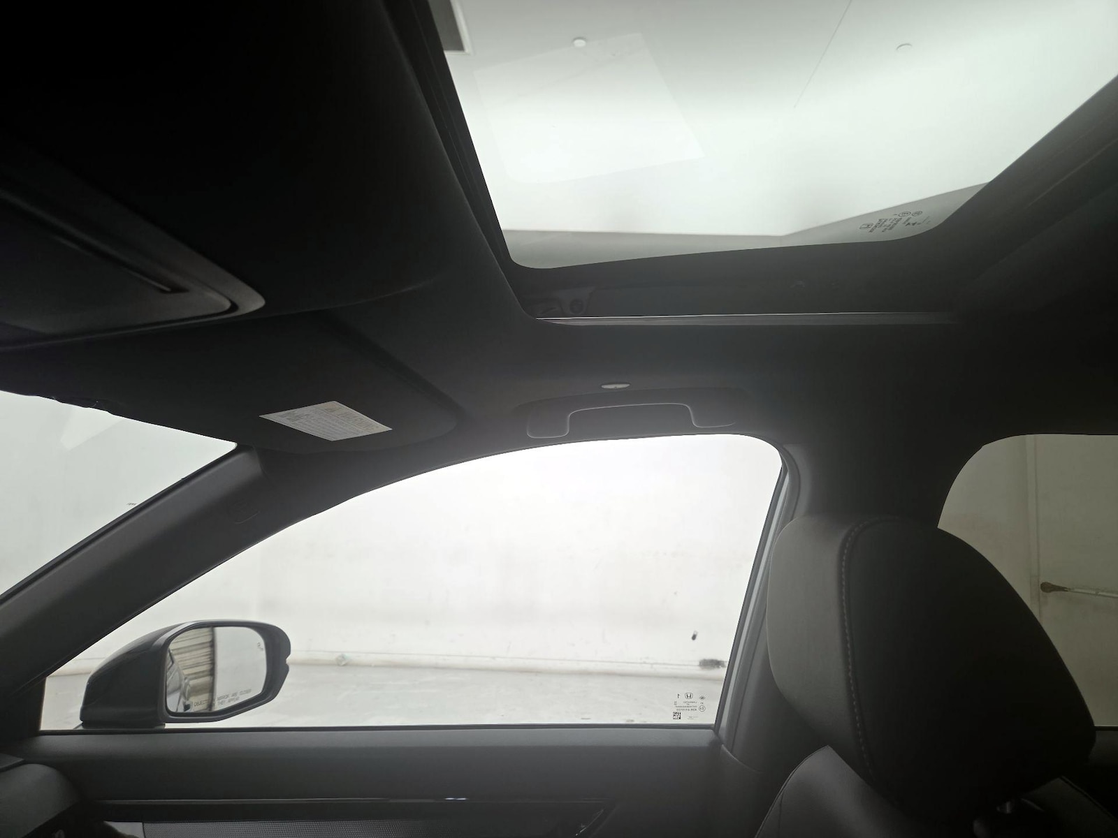 Sunroof(s) & Overhead Airbags