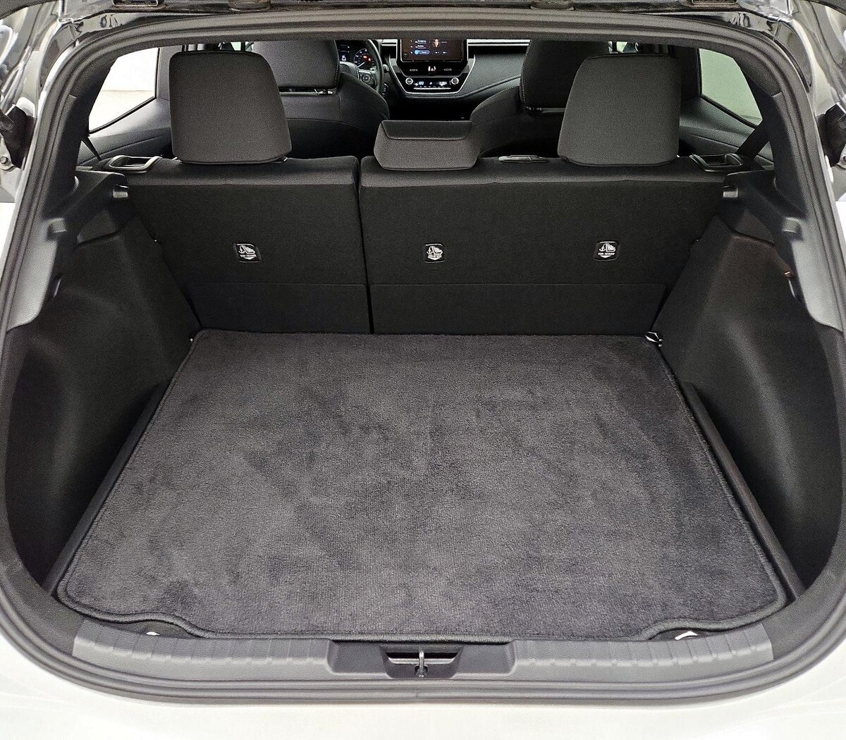 Trunk/Cargo (Seats Up)