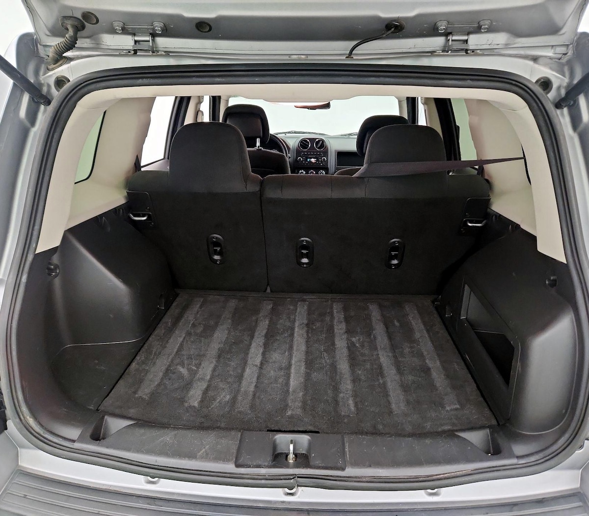 Trunk/Cargo (Seats Up)