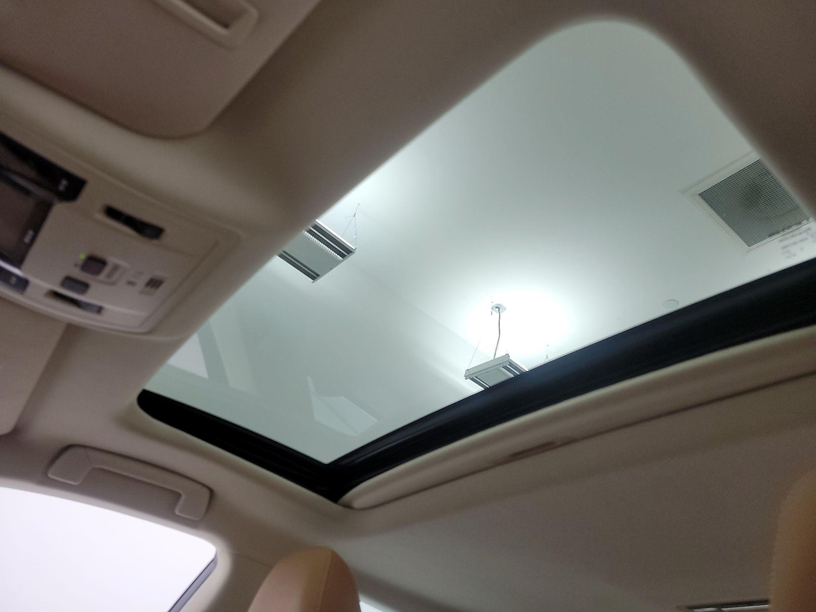 Sunroof(s) & Overhead Airbags