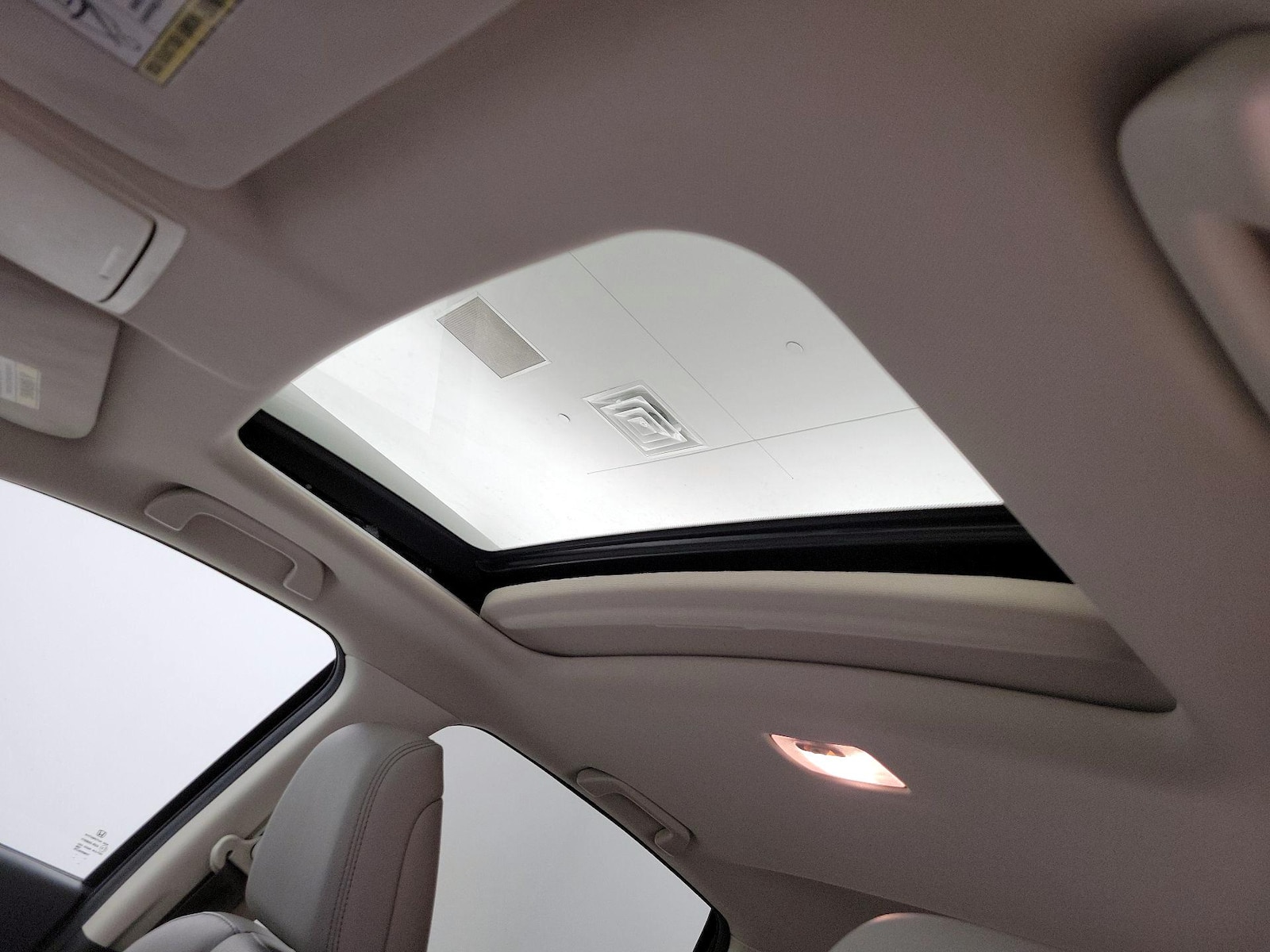 Sunroof(s) & Overhead Airbags