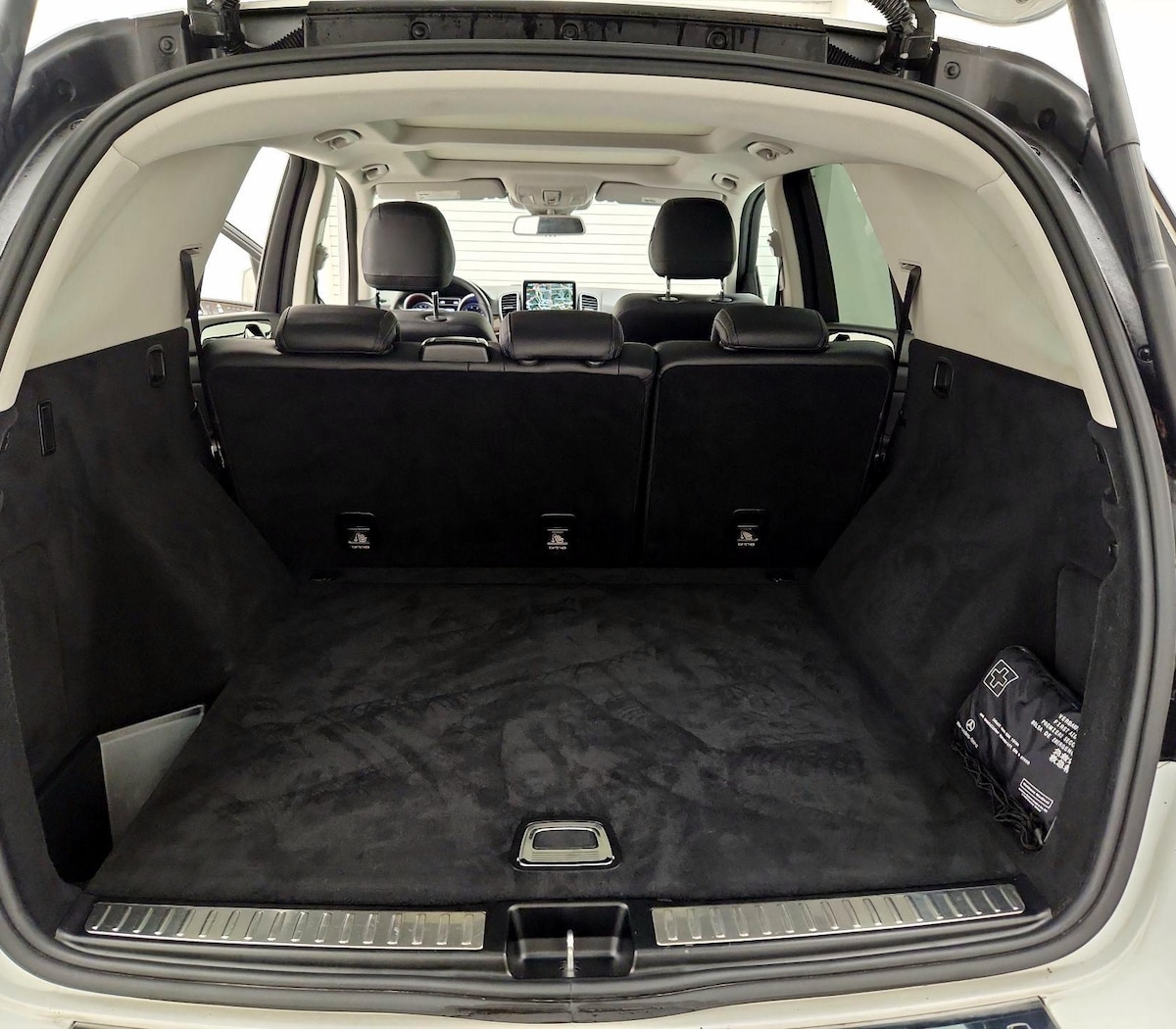 Trunk/Cargo (Seats Up)