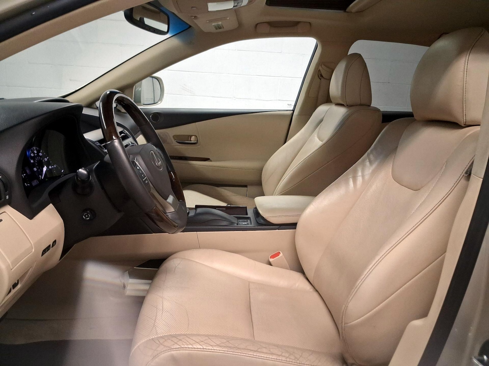Power Seat(s) & Leather Seats