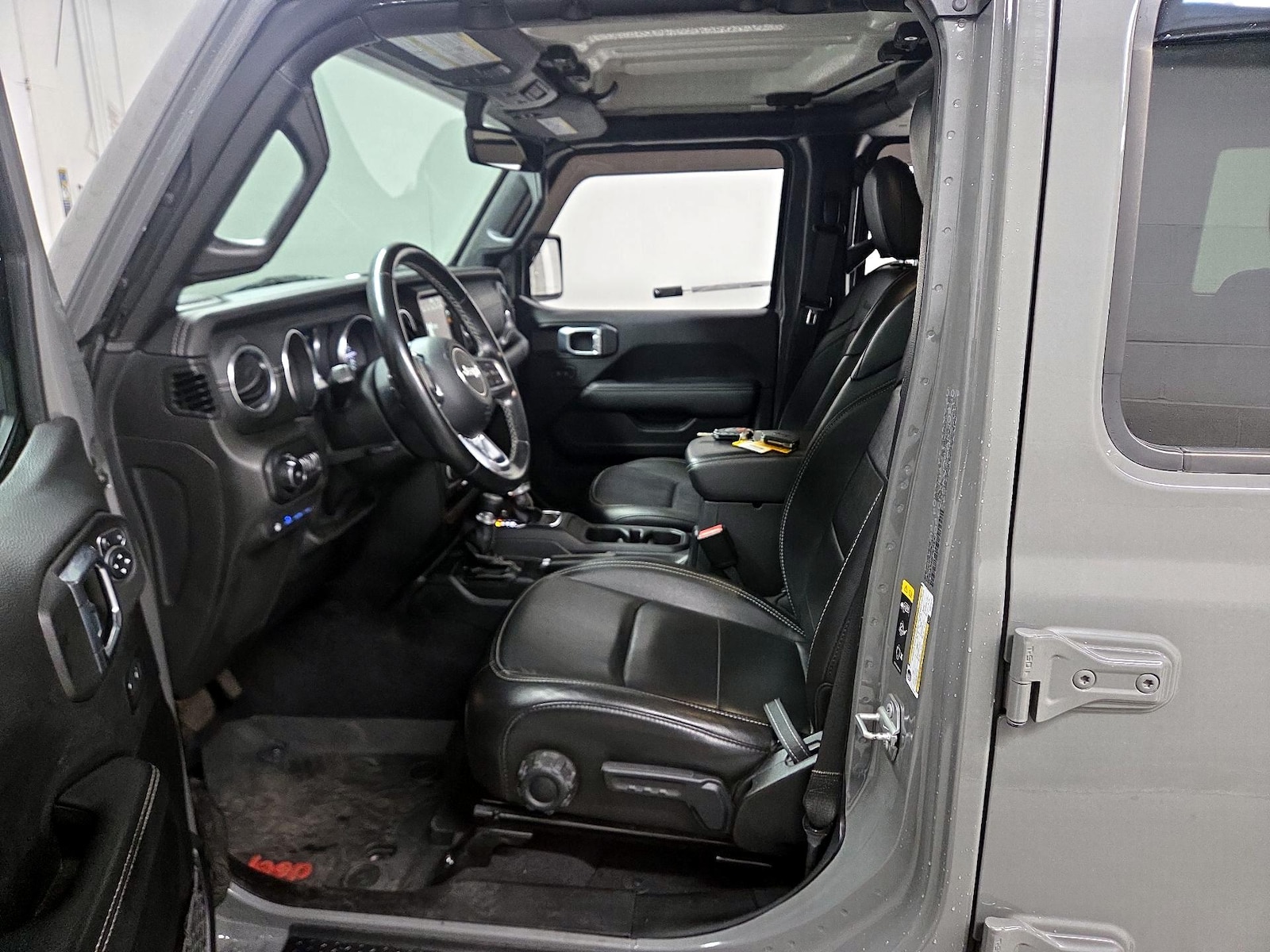 Leather Seats & Side Airbags