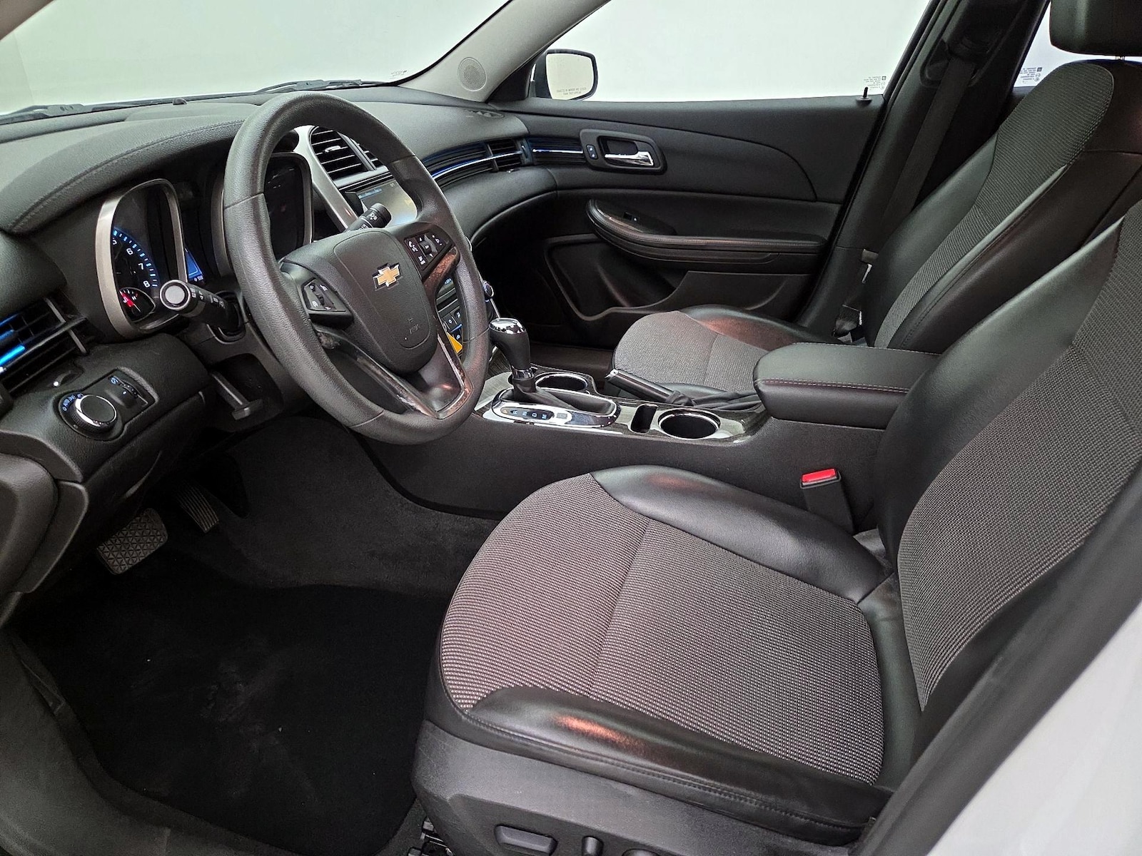 Power Seat(s) & Side Airbags