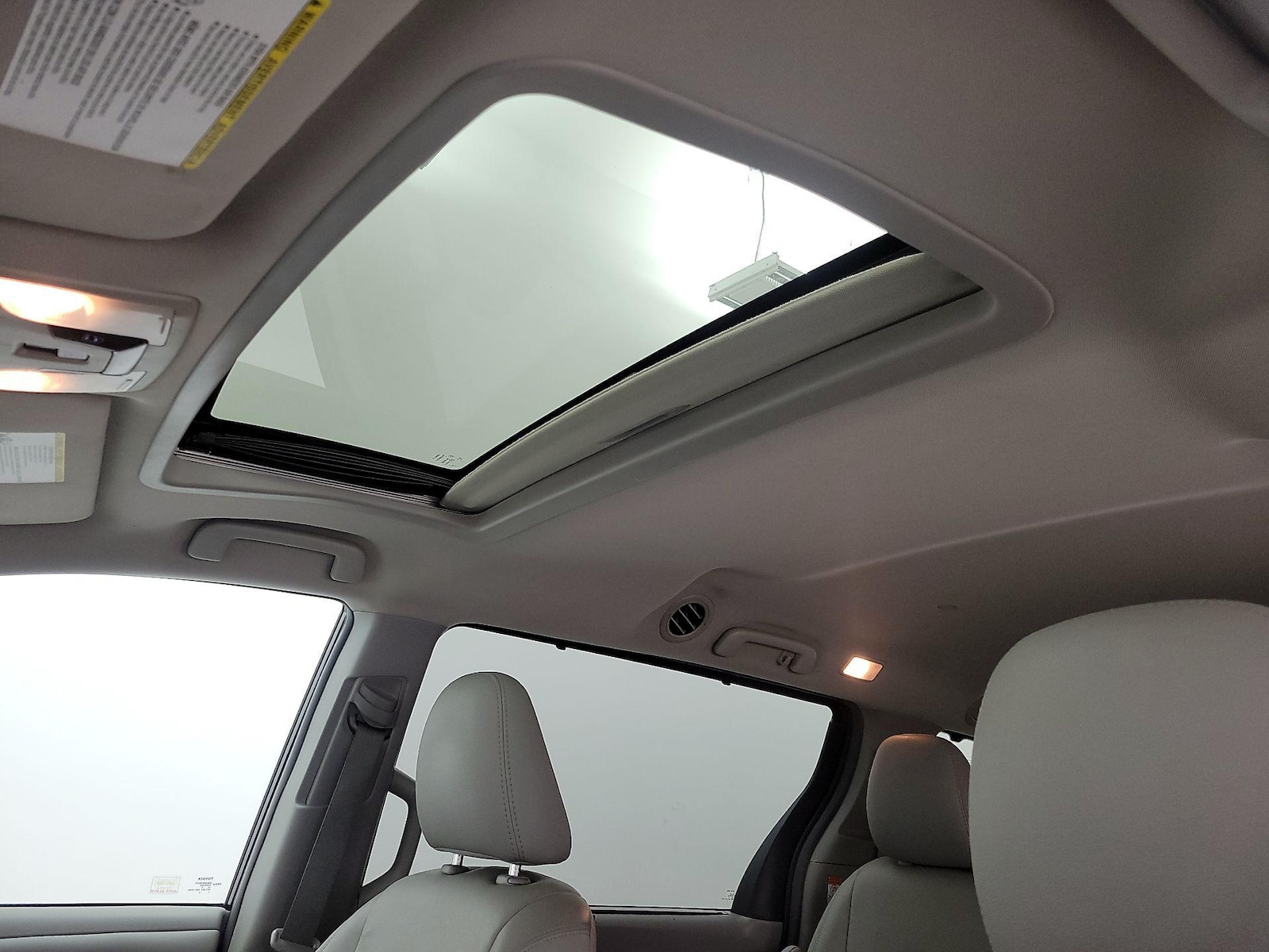 Sunroof(s) & Overhead Airbags