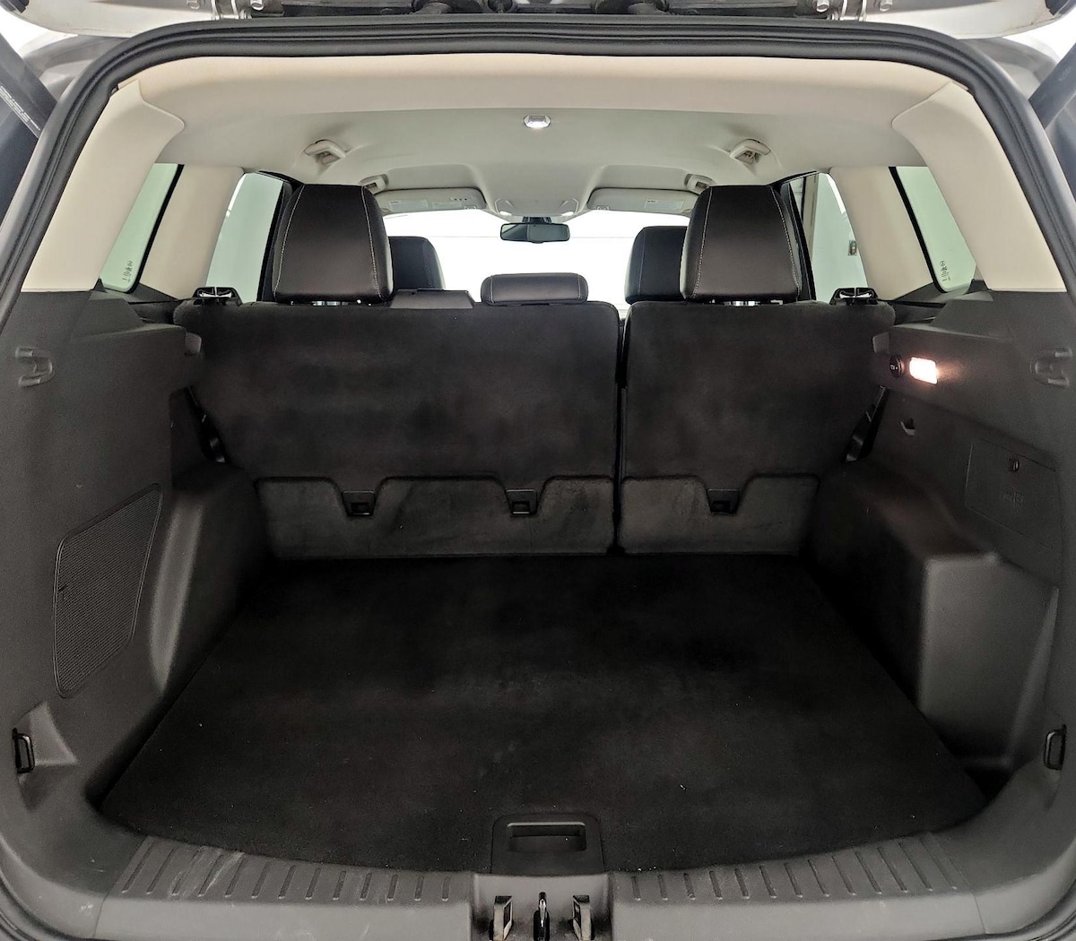 Trunk/Cargo (Seats Up)