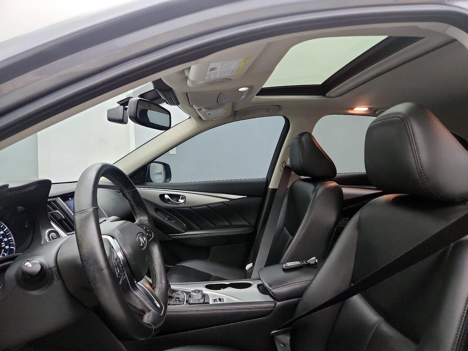 Sunroof(s) & Overhead Airbags