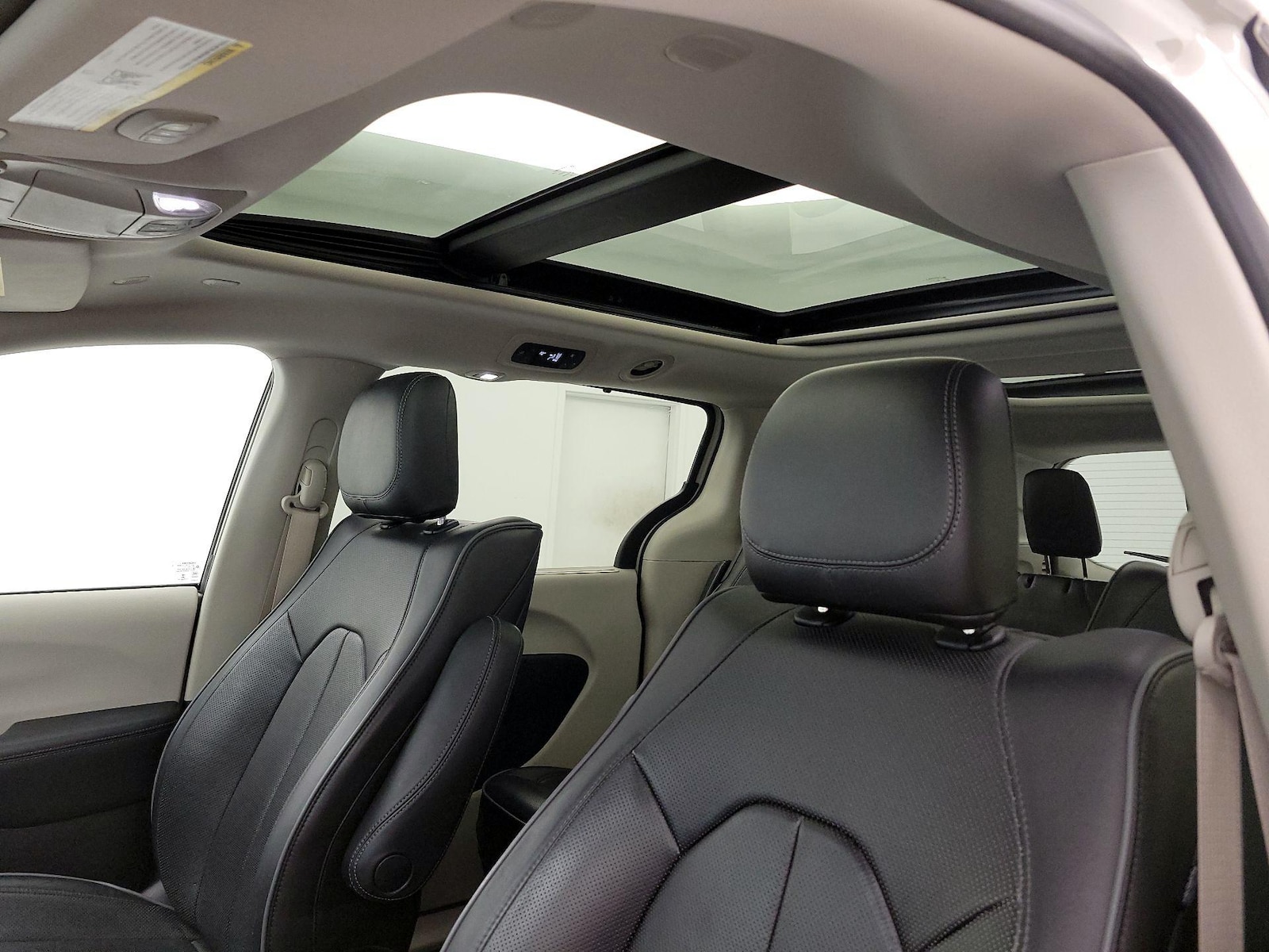 Panoramic Sunroof & Skylight(s)