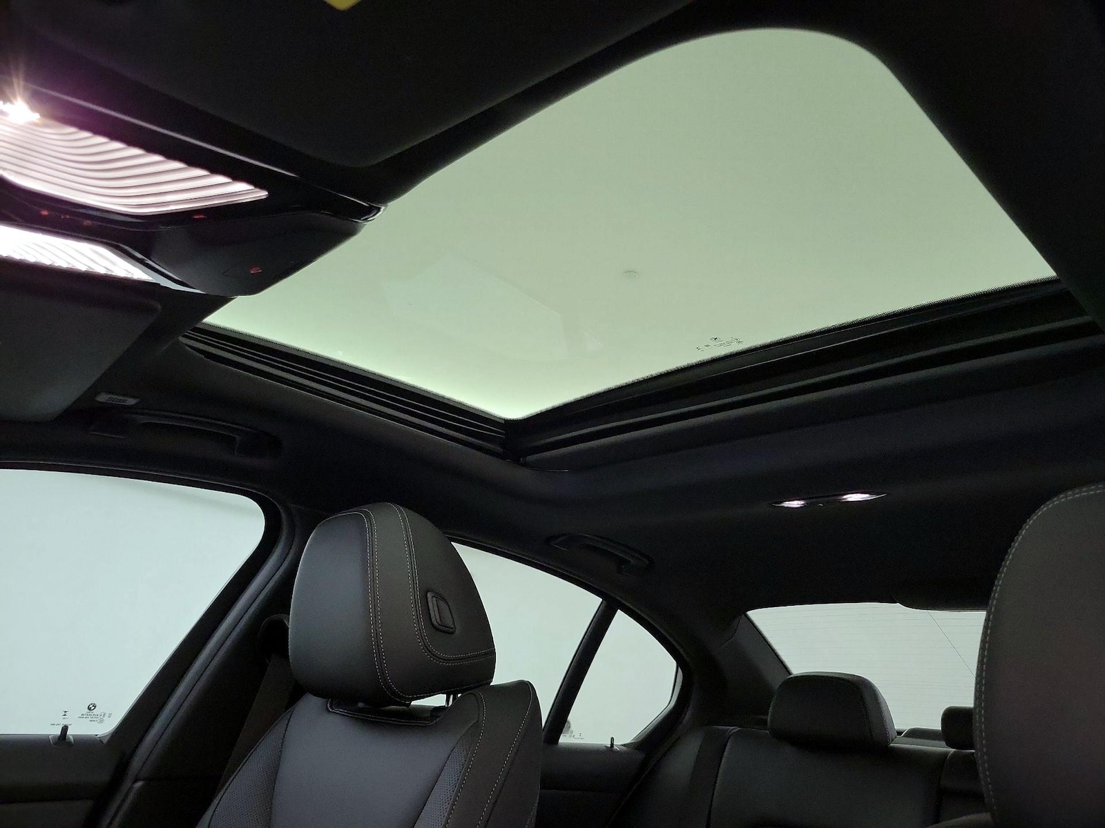 Sunroof(s) & Overhead Airbags