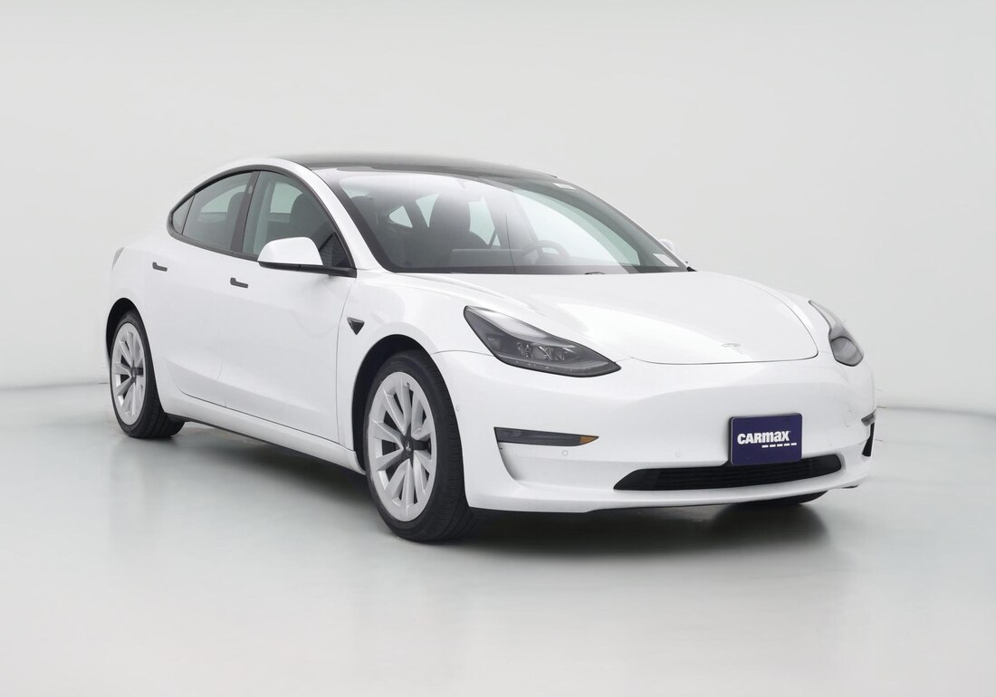 2021 Tesla Model 3 Standard Range Plus in White — CarMax photo