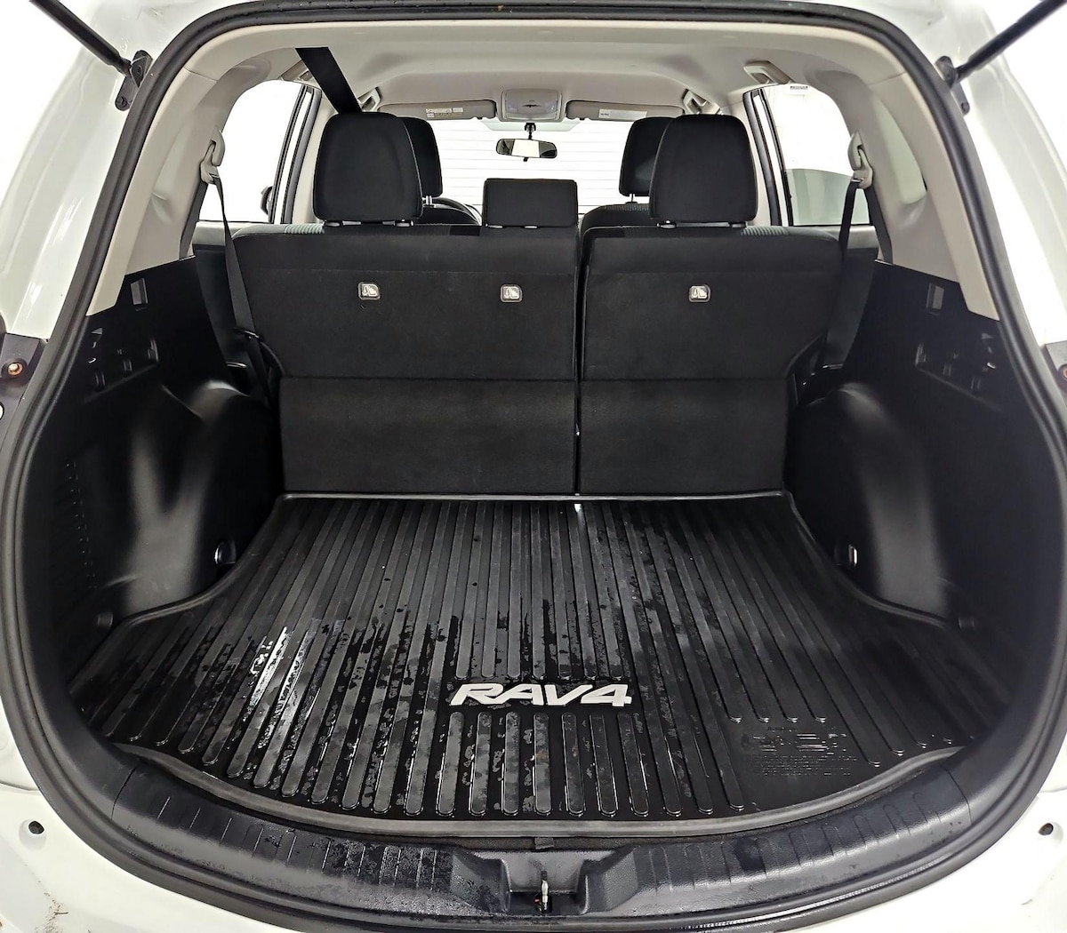 Trunk/Cargo (Seats Up)