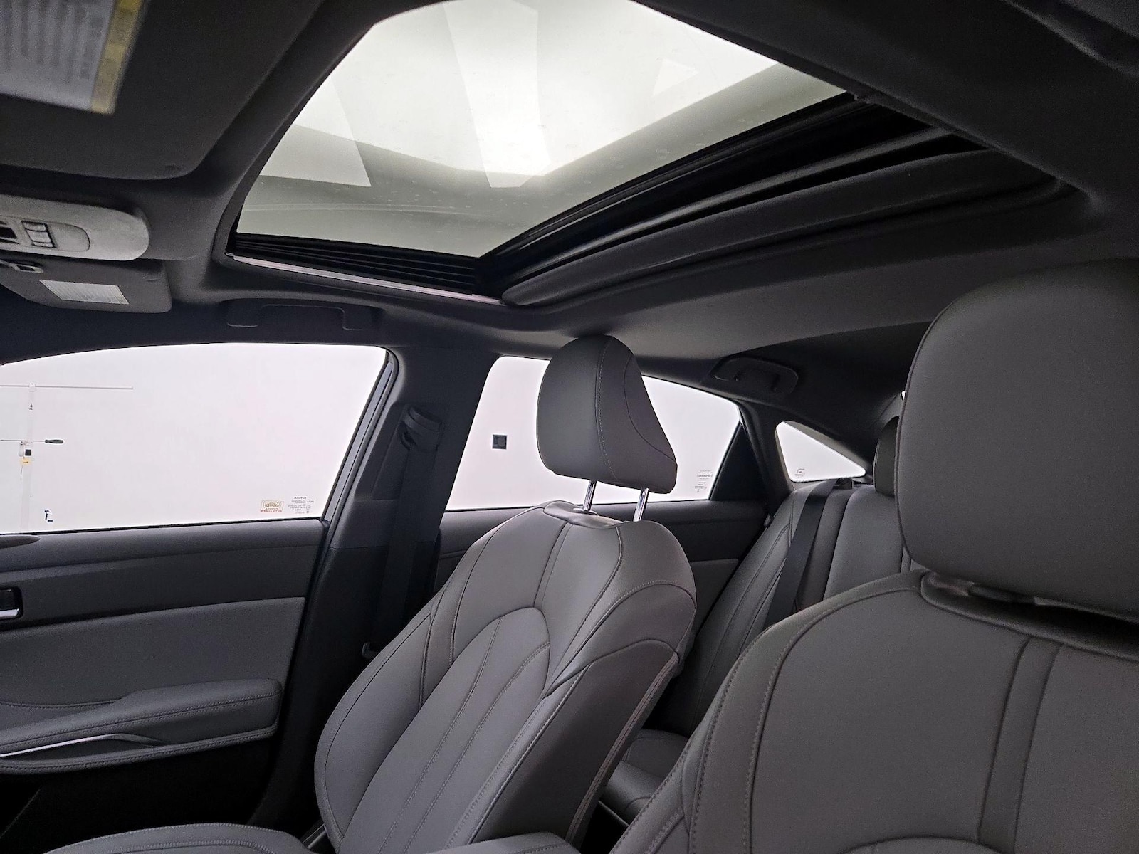 Sunroof(s) & Overhead Airbags