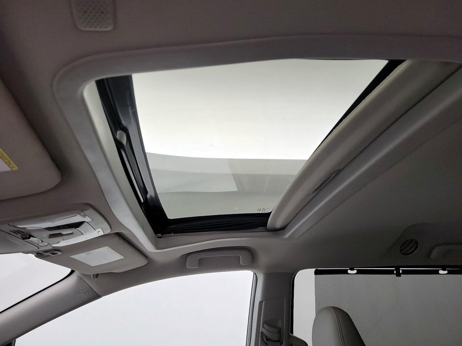 Sunroof(s) & Overhead Airbags