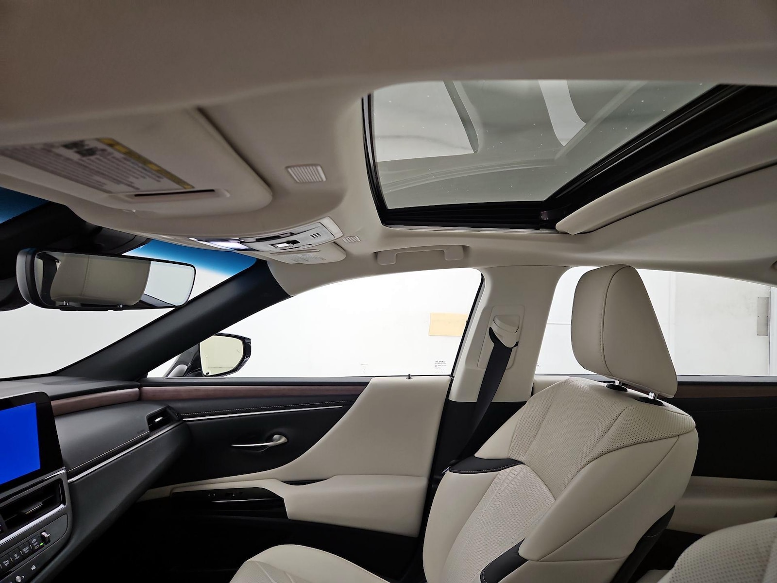 Sunroof(s) & Overhead Airbags