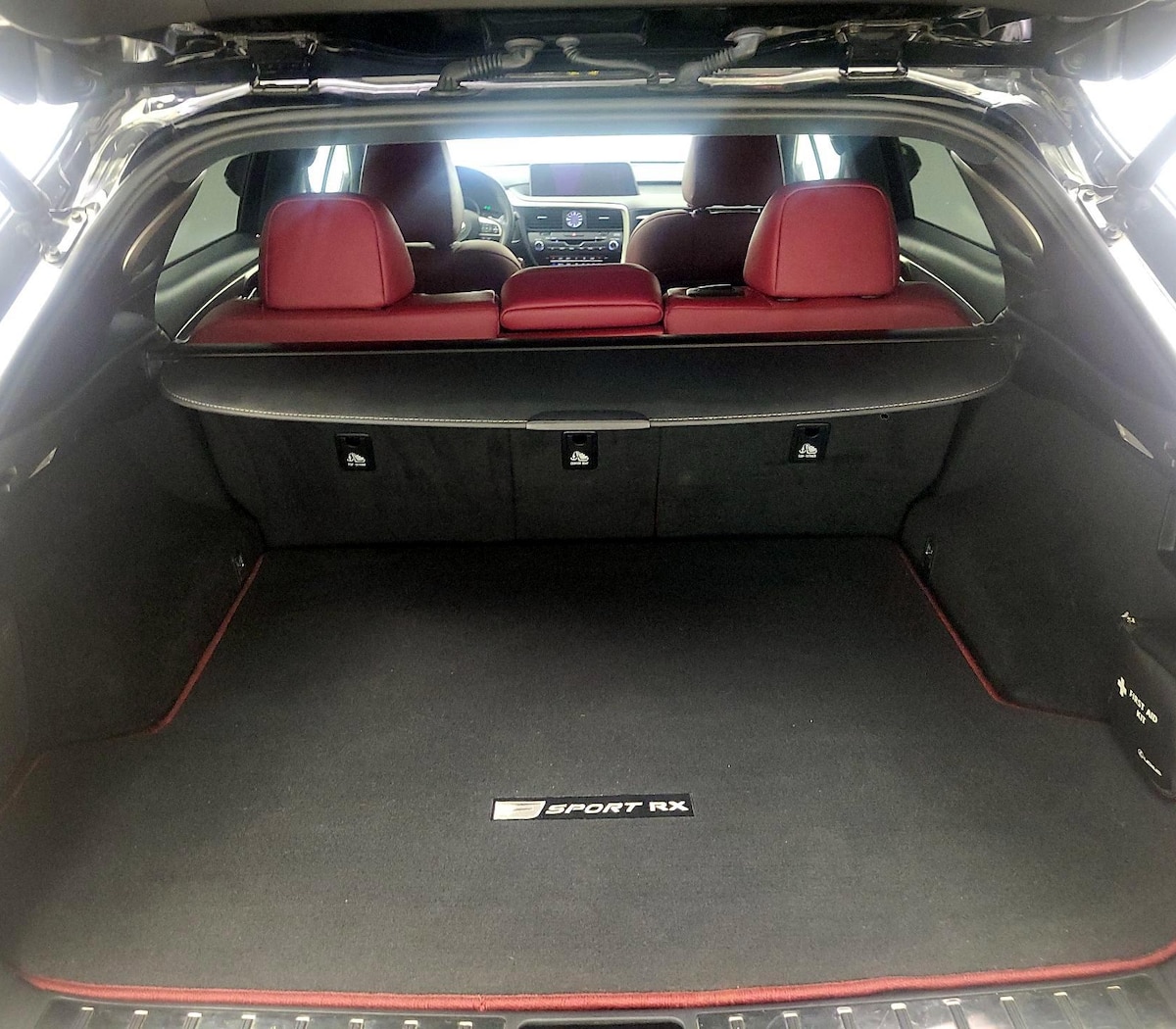 Trunk/Cargo (Seats Up)