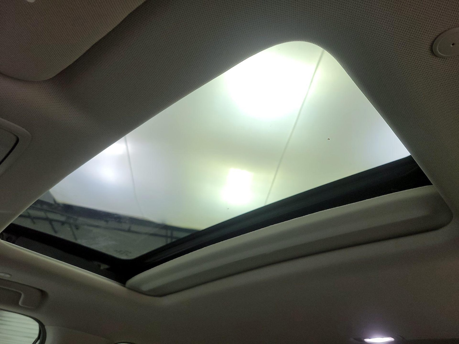 Sunroof(s) & Overhead Airbags