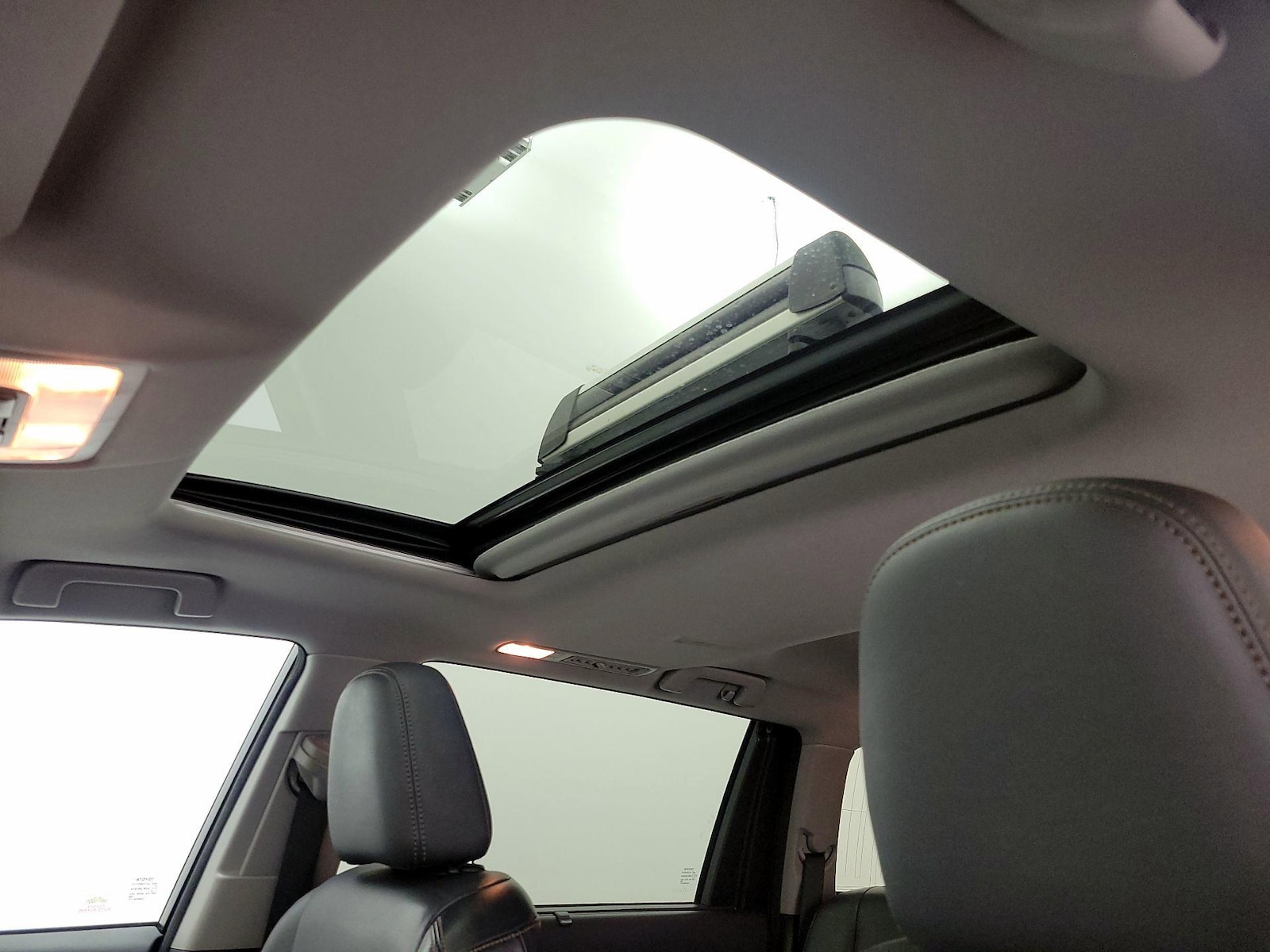 Sunroof(s) & Overhead Airbags