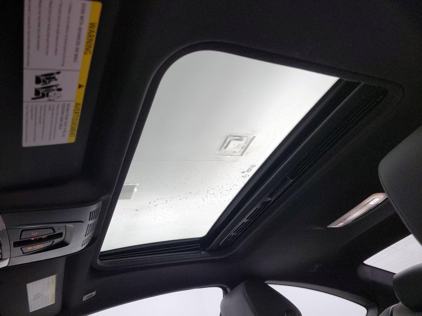 Sunroof(s) & Overhead Airbags