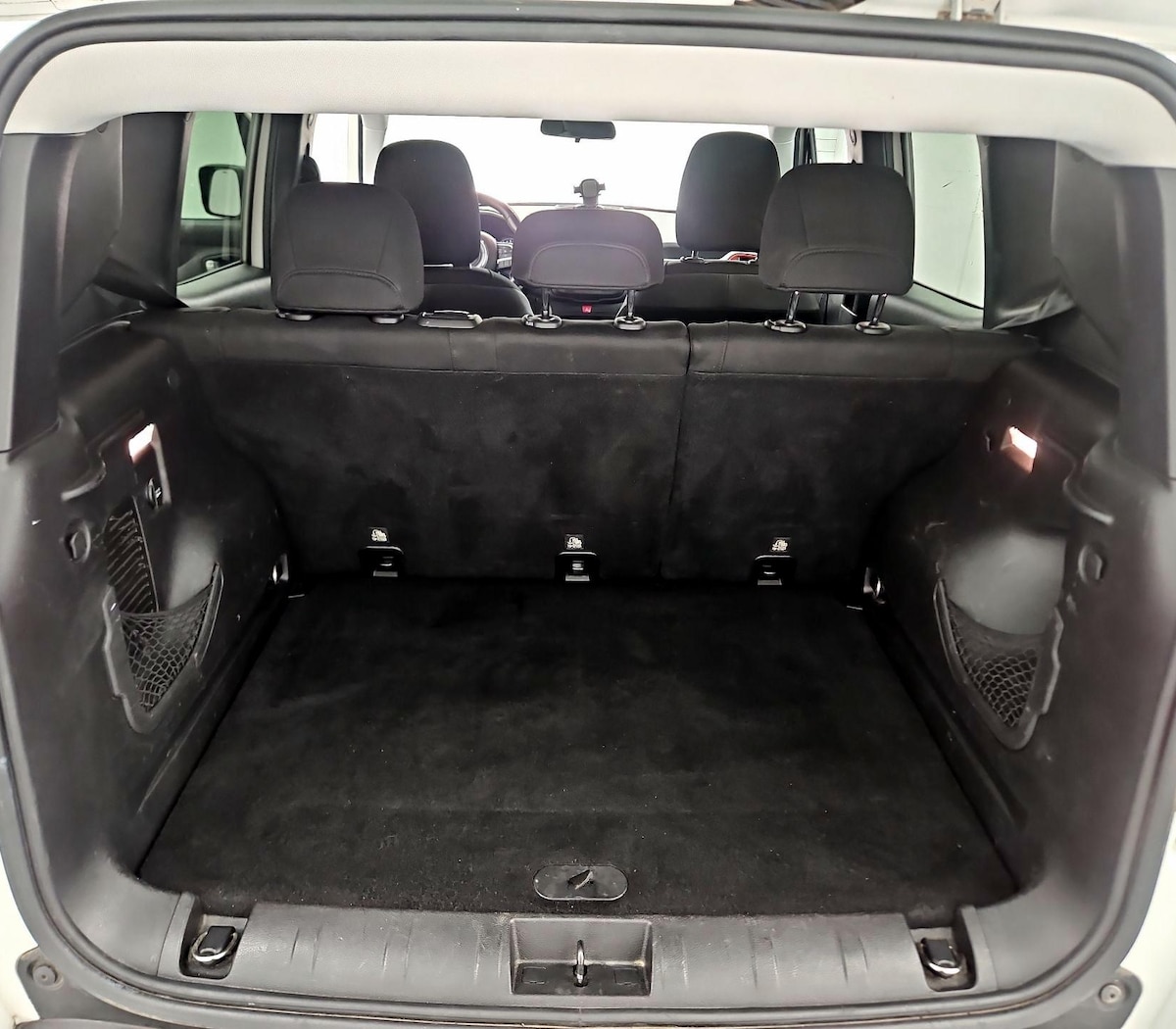 Trunk/Cargo (Seats Up)