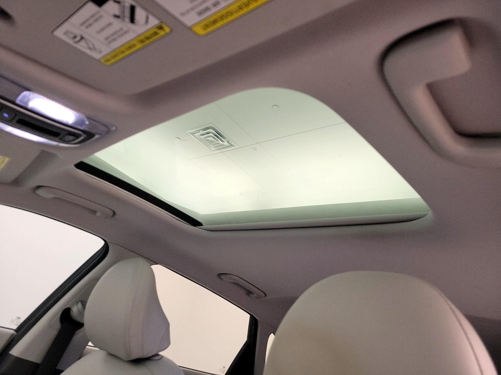 Sunroof(s) & Overhead Airbags