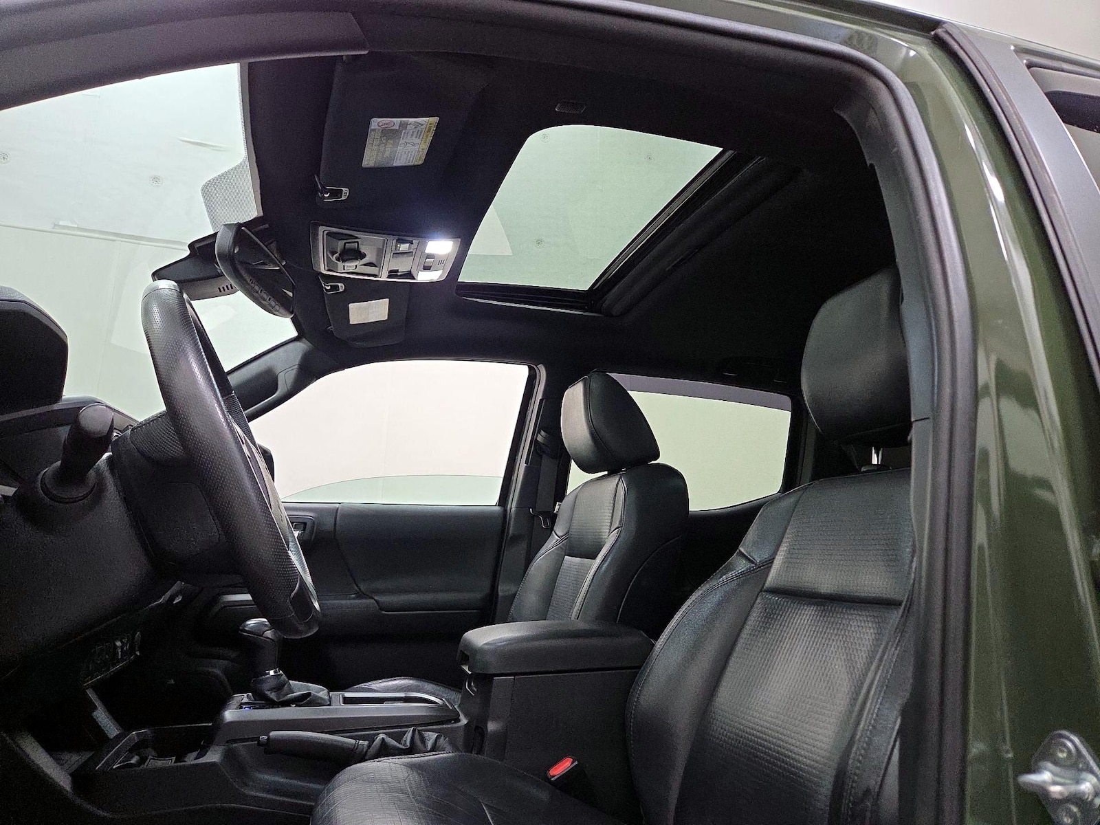 Sunroof(s) & Overhead Airbags