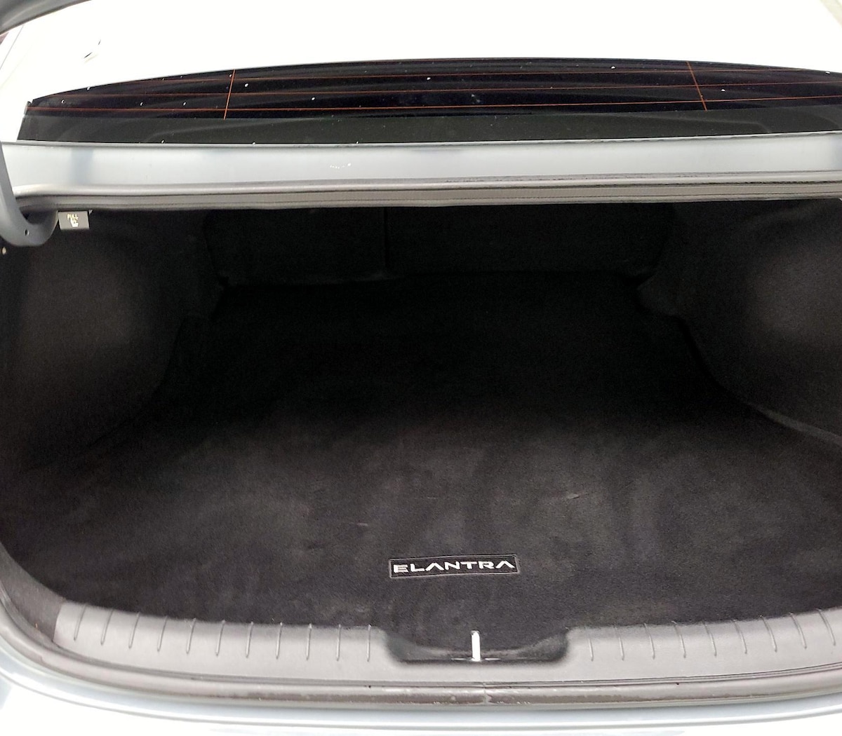 Trunk/Cargo (Seats Up)