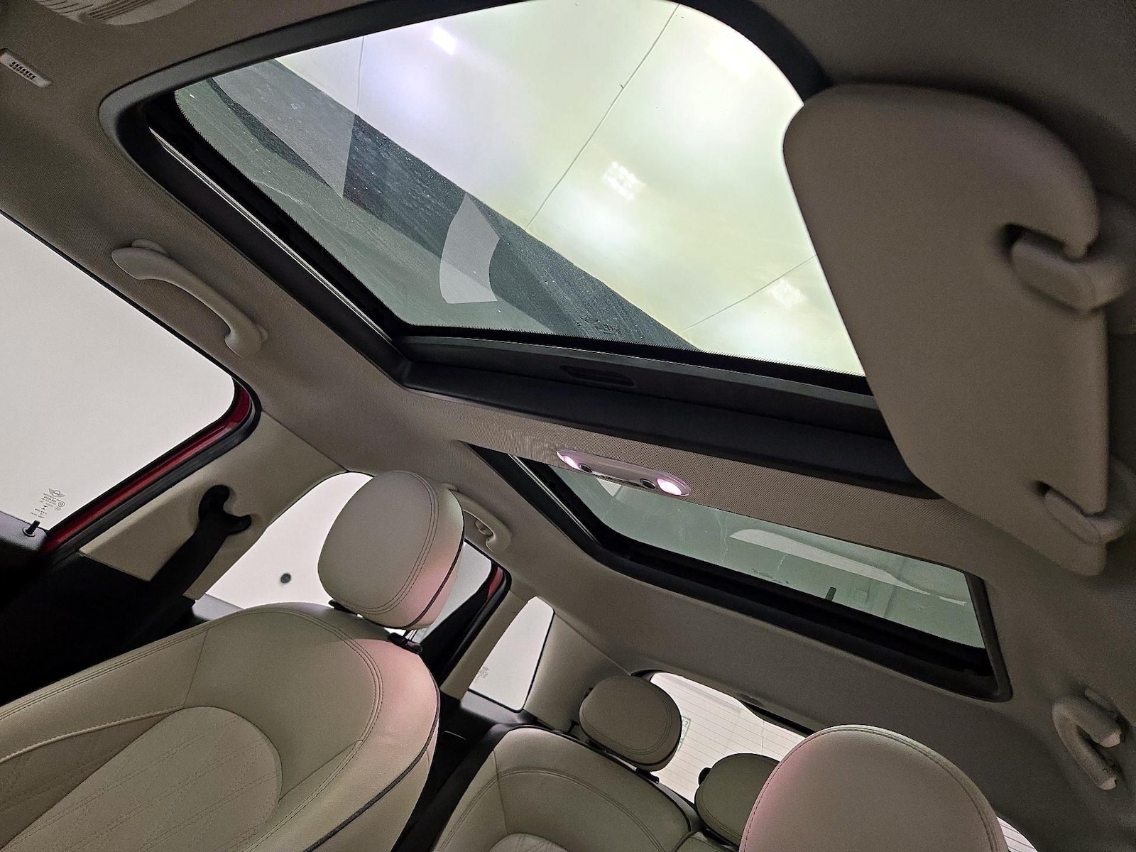 Panoramic Sunroof & Skylight(s)