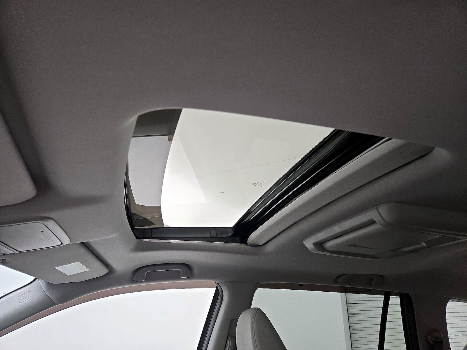 Sunroof(s) & Overhead Airbags
