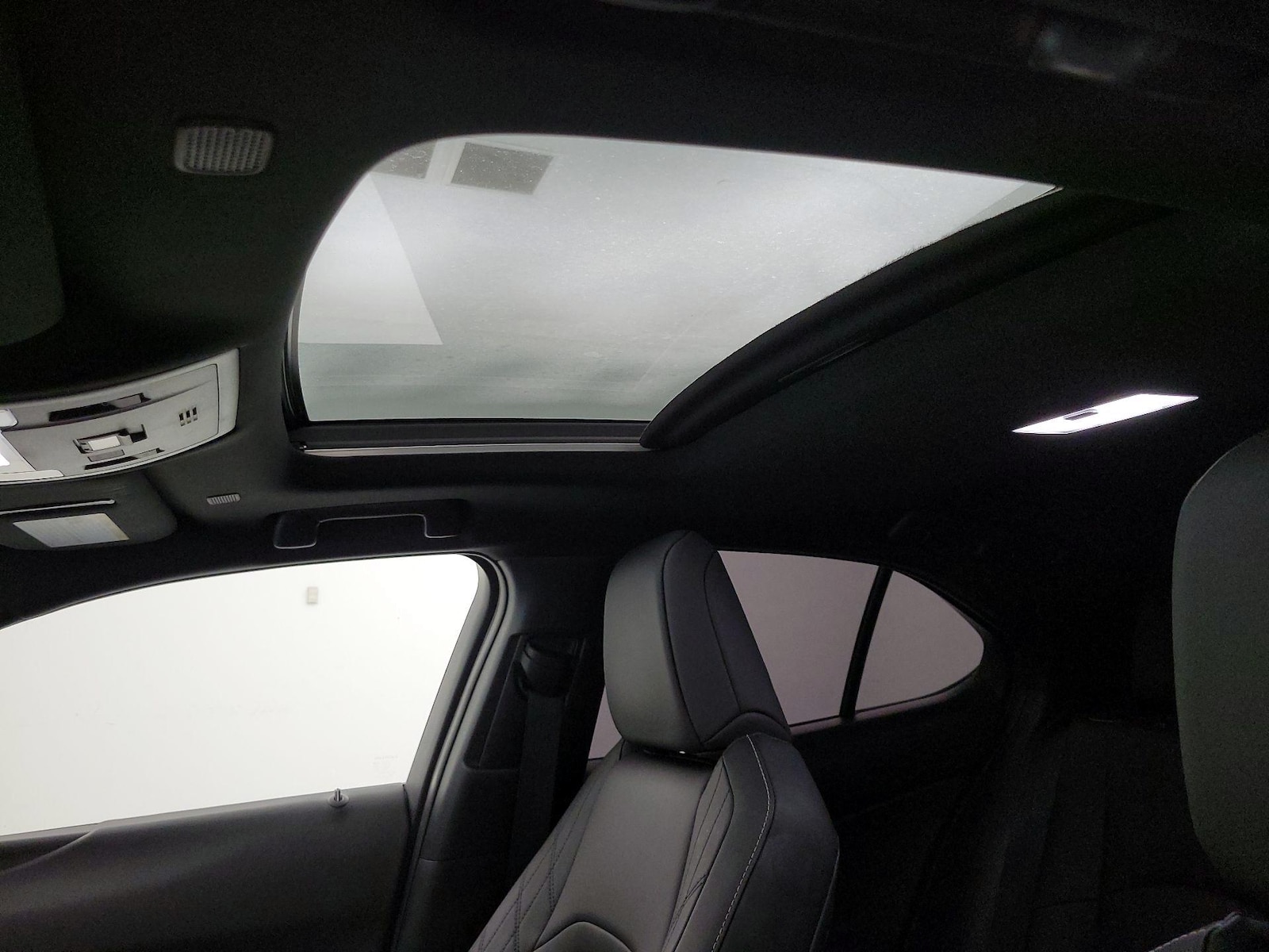 Sunroof(s) & Overhead Airbags