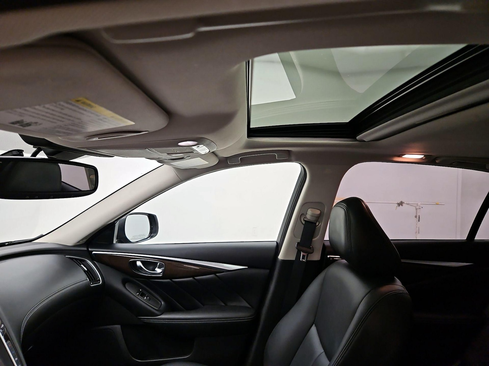 Sunroof(s) & Overhead Airbags