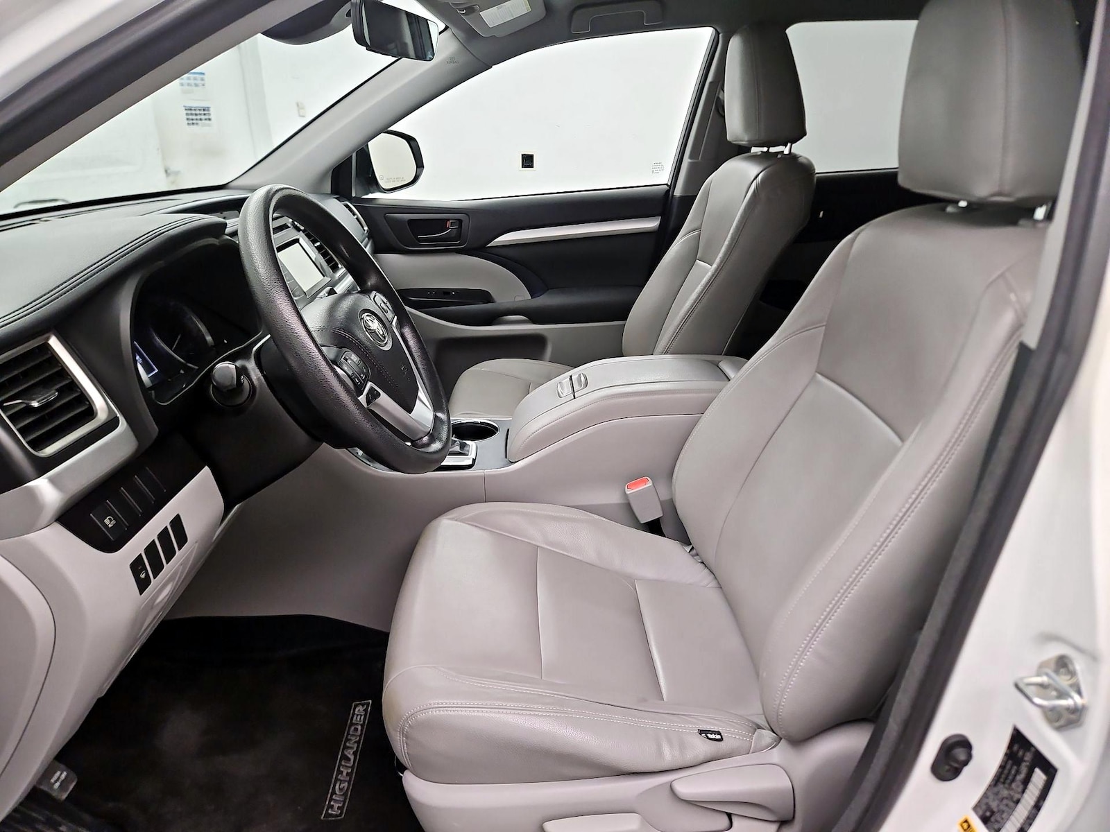 Side Airbags & Leatherette Seats