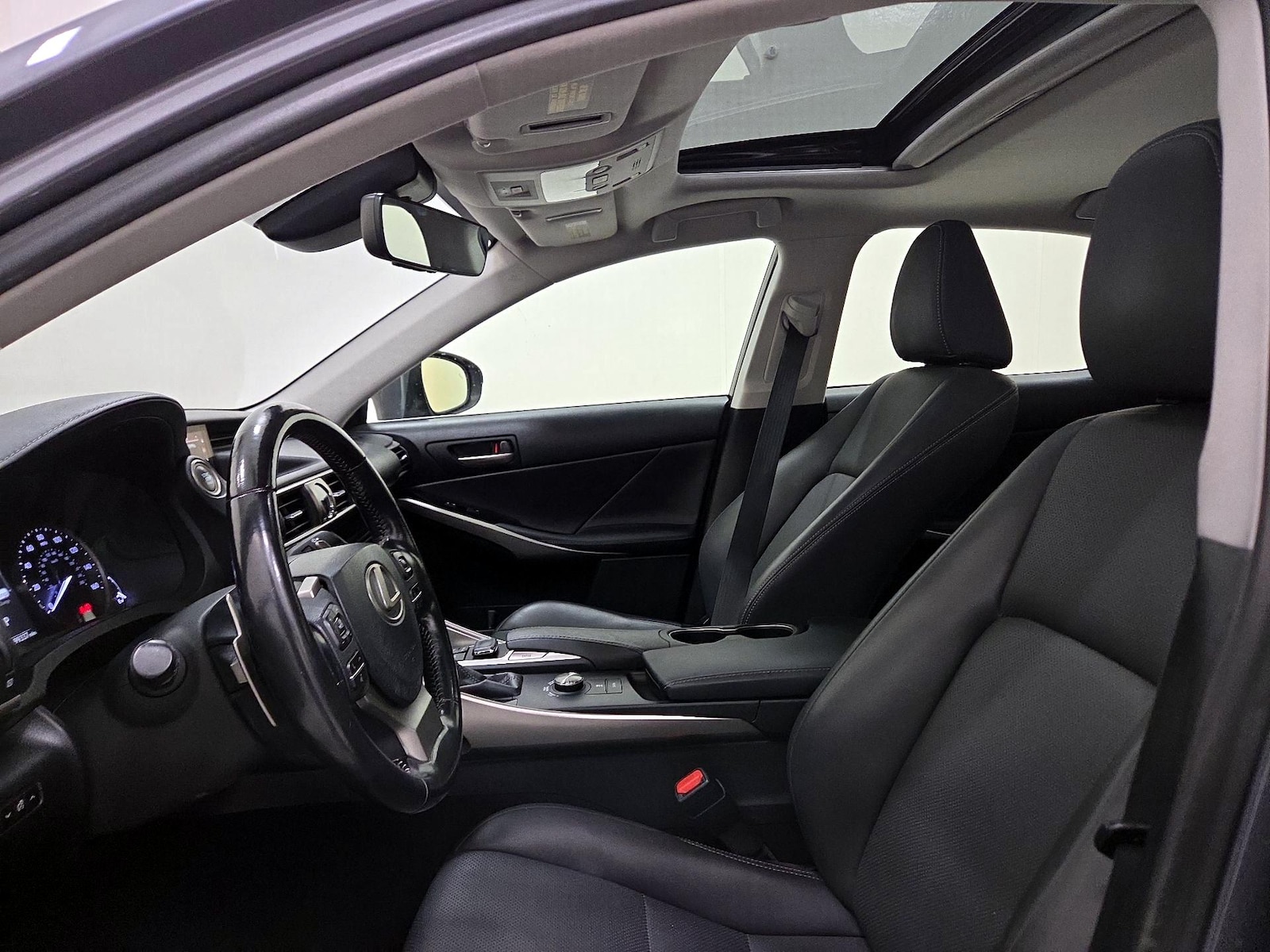 Sunroof(s) & Overhead Airbags