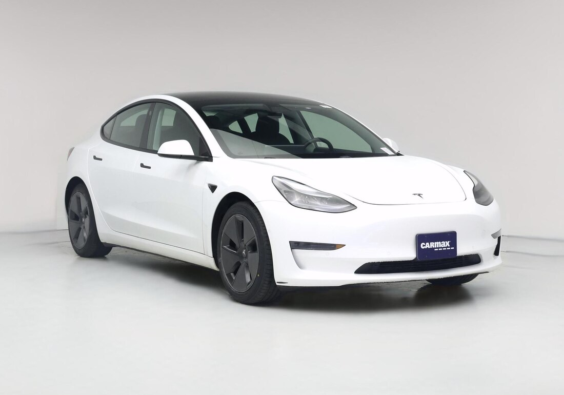2021 Tesla Model 3 Standard Range Plus in White — CarMax photo