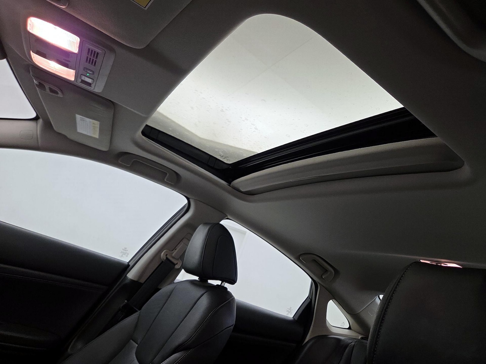 Sunroof(s) & Overhead Airbags