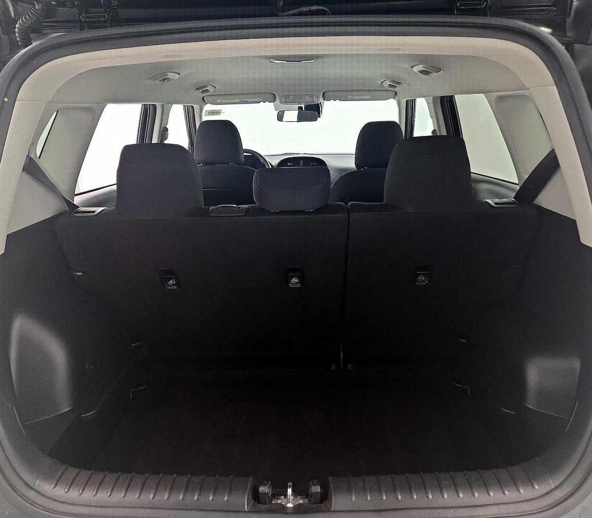 Trunk/Cargo (Seats Up)