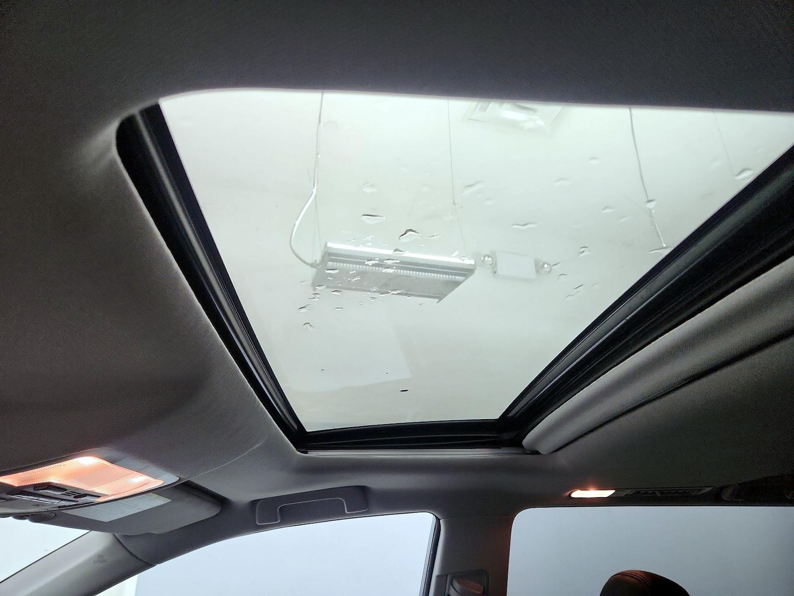 Sunroof(s) & Overhead Airbags