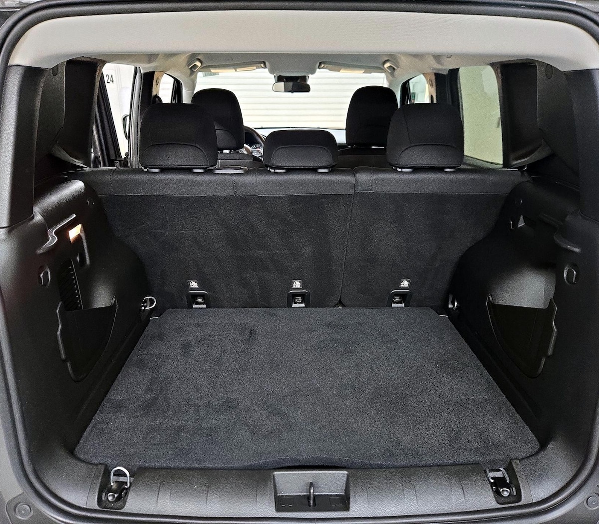 Trunk/Cargo (Seats Up)