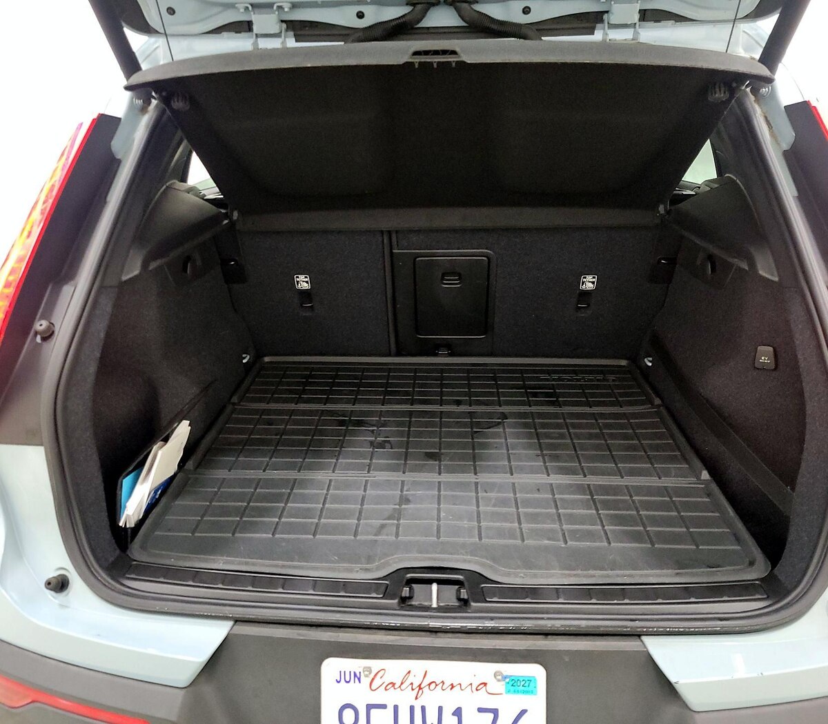 Trunk/Cargo (Seats Up)