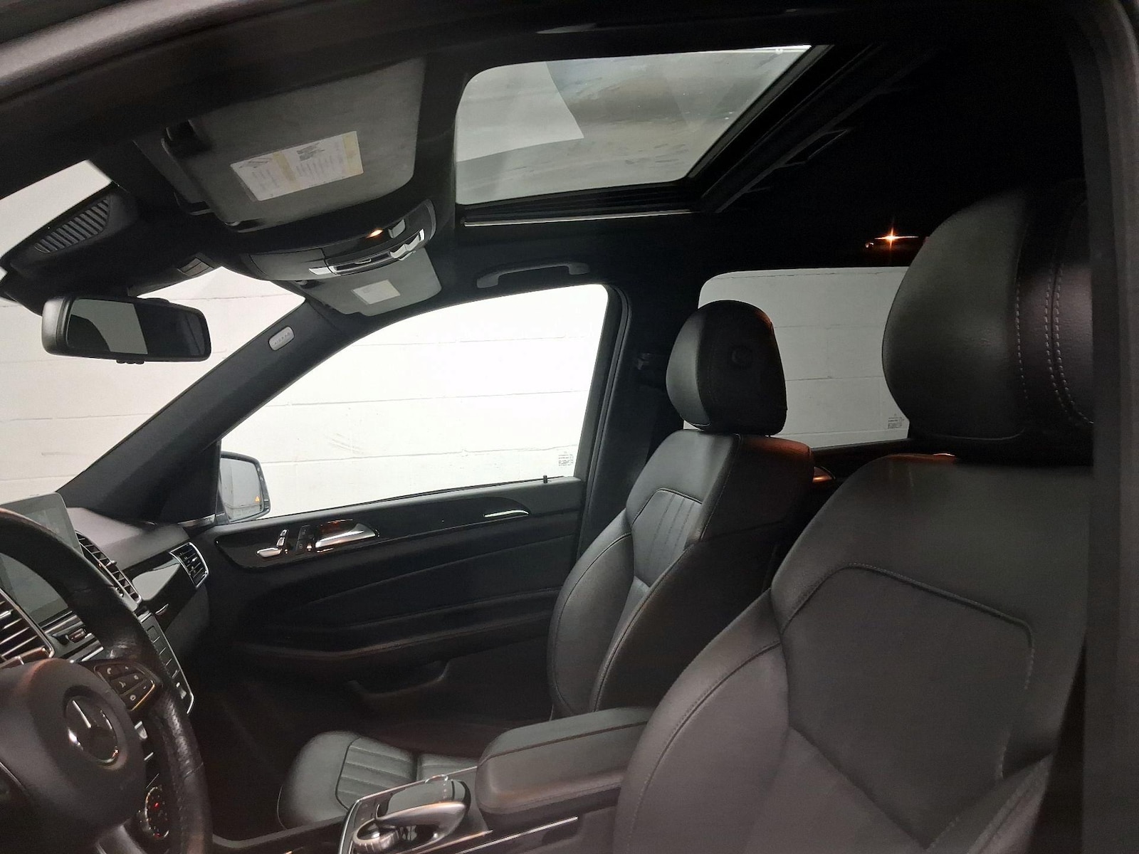 Sunroof(s) & Overhead Airbags